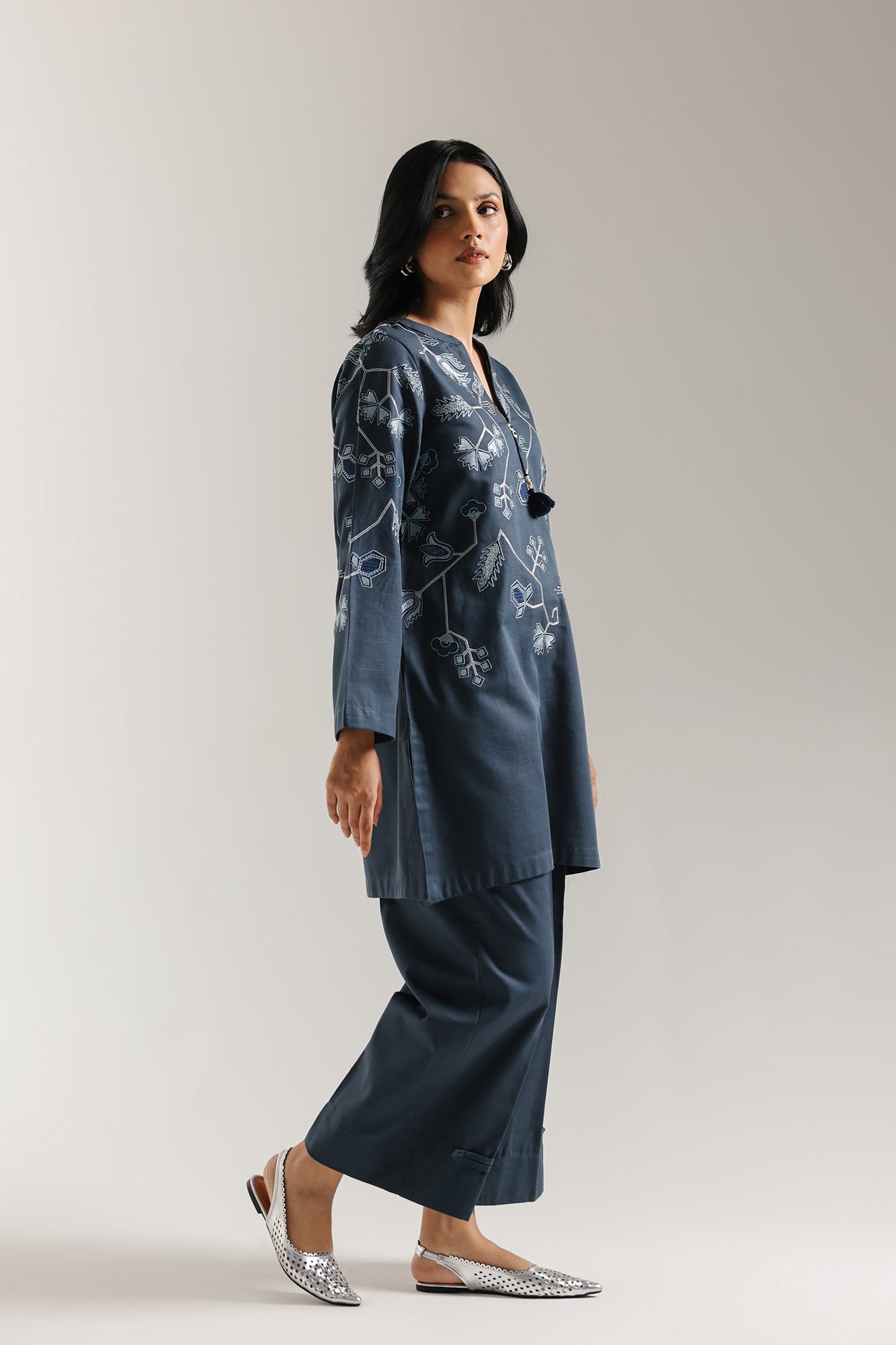 EMBROIDERED SUIT (E7240/102/602)