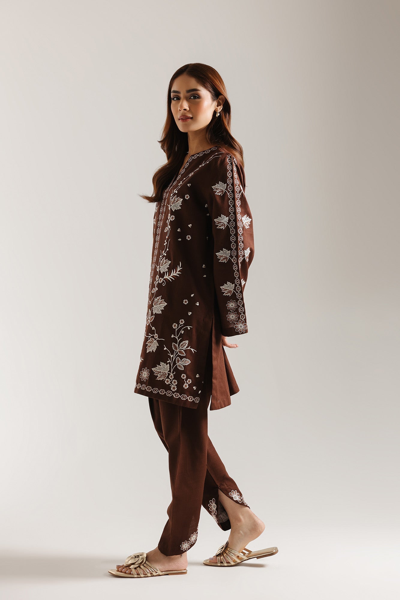 EMBROIDERED SUIT (E7241/102/801)