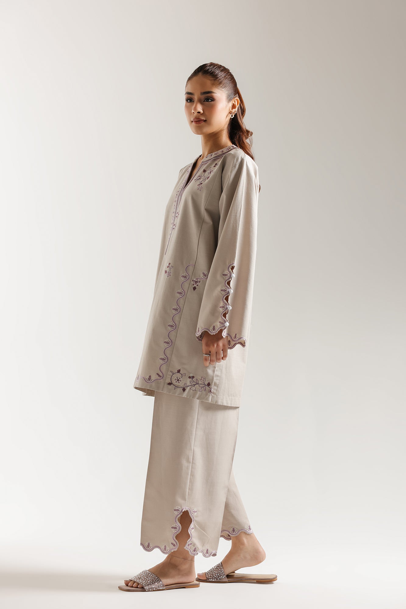 EMBROIDERED SUIT (E7244/102/006)