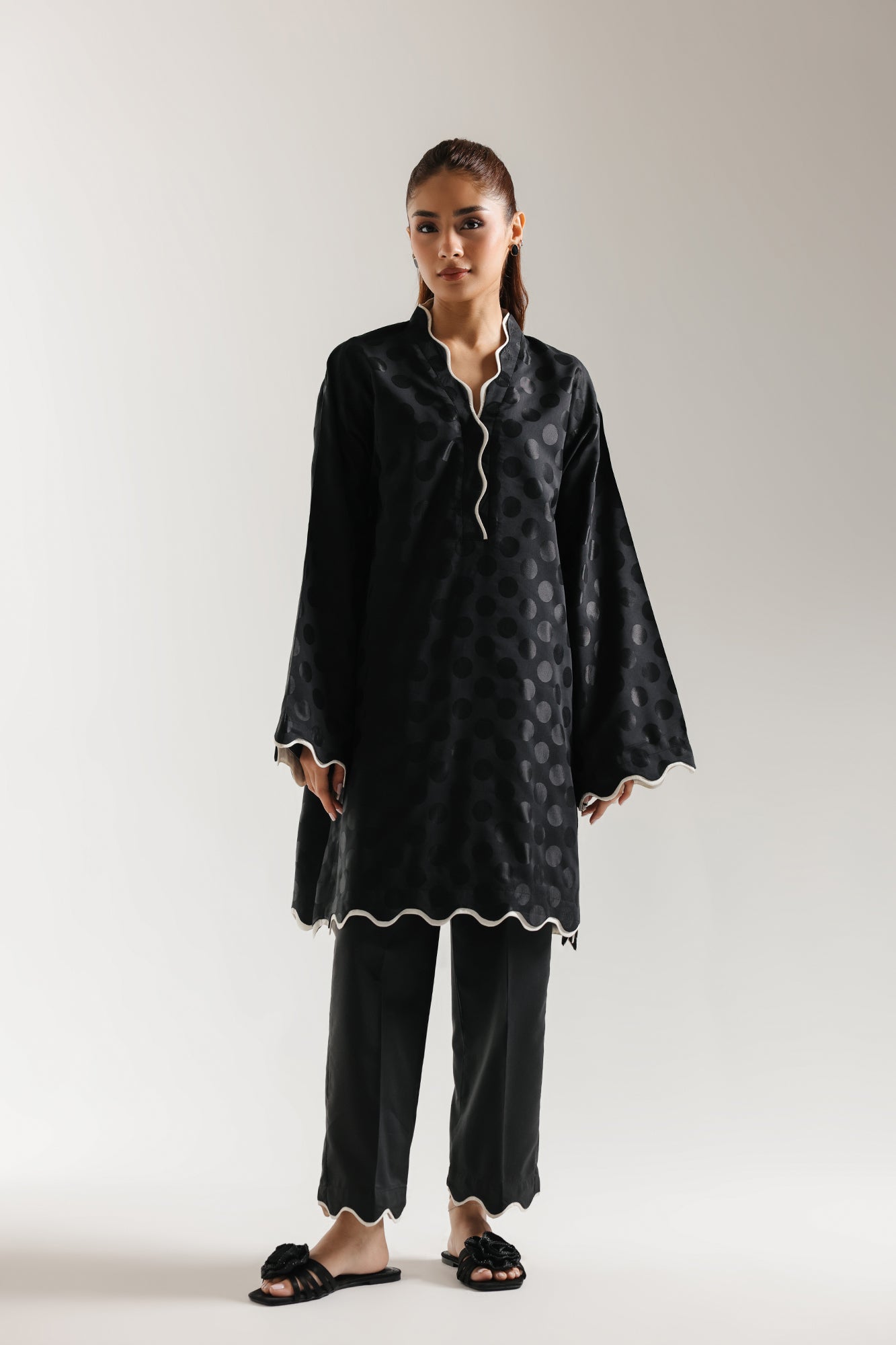 EMBROIDERED SUIT (E7254/102/902)