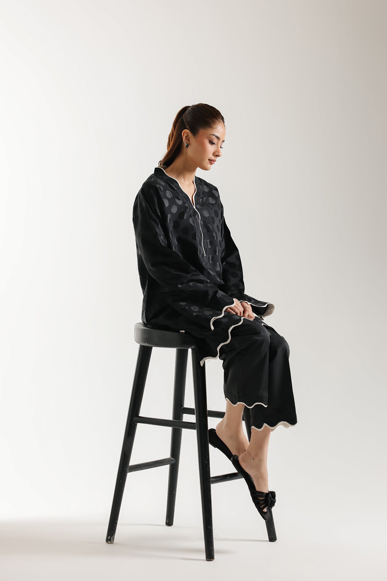 EMBROIDERED SUIT (E7254/102/902)