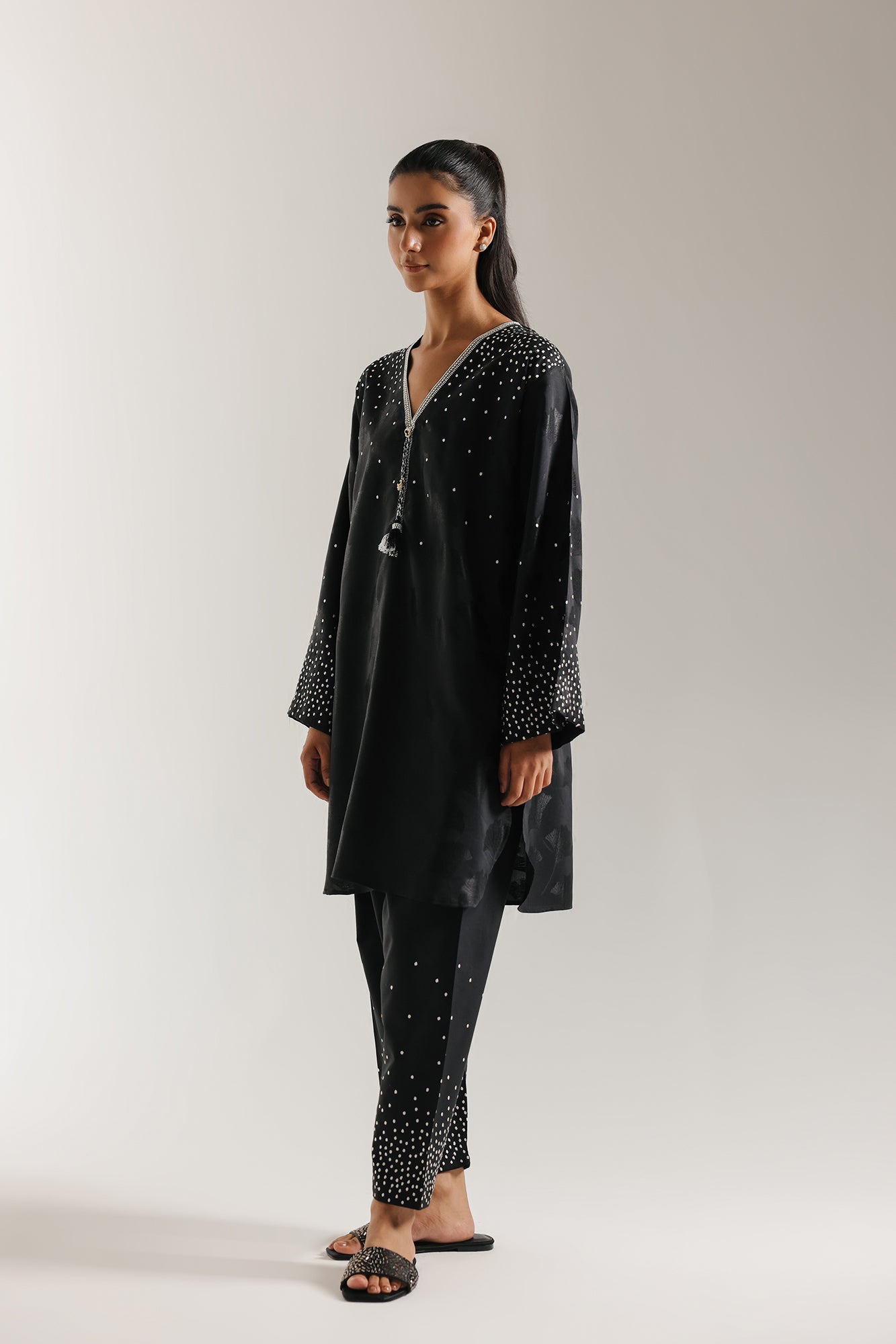 EMBROIDERED SUIT (E7255/102/902)