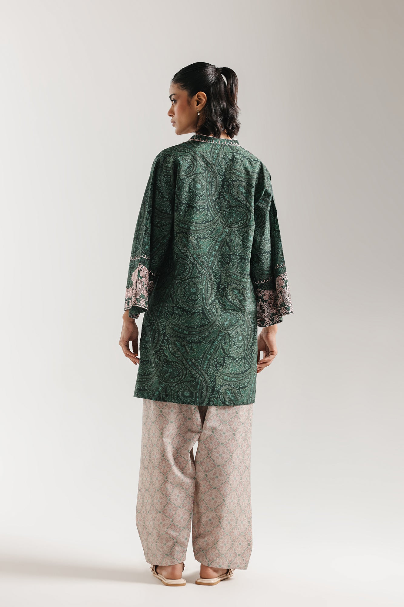 EMBROIDERED SUIT (E7530/102/707)