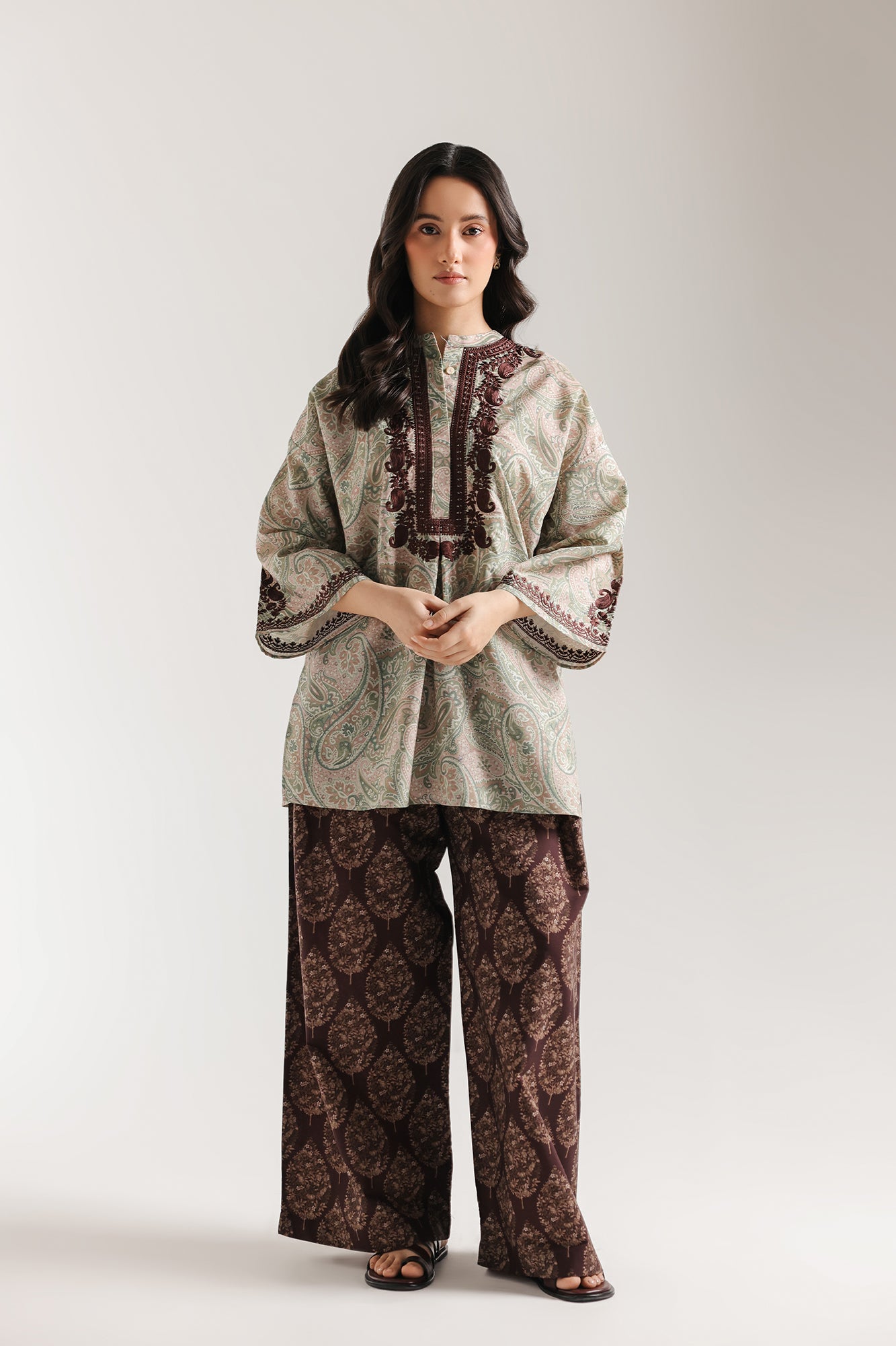 EMBROIDERED SUIT (E7531/102/326)