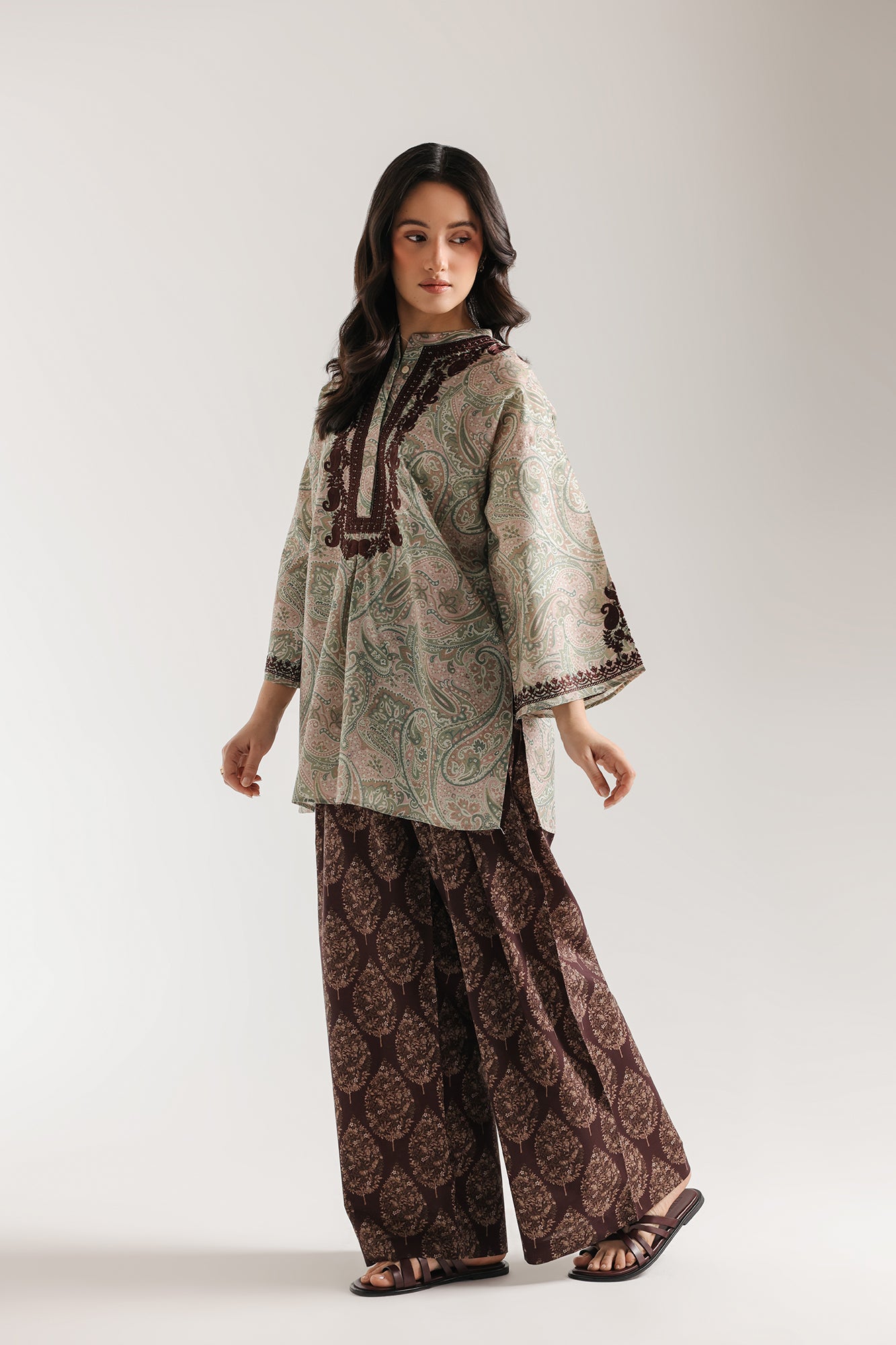 EMBROIDERED SUIT (E7531/102/326)