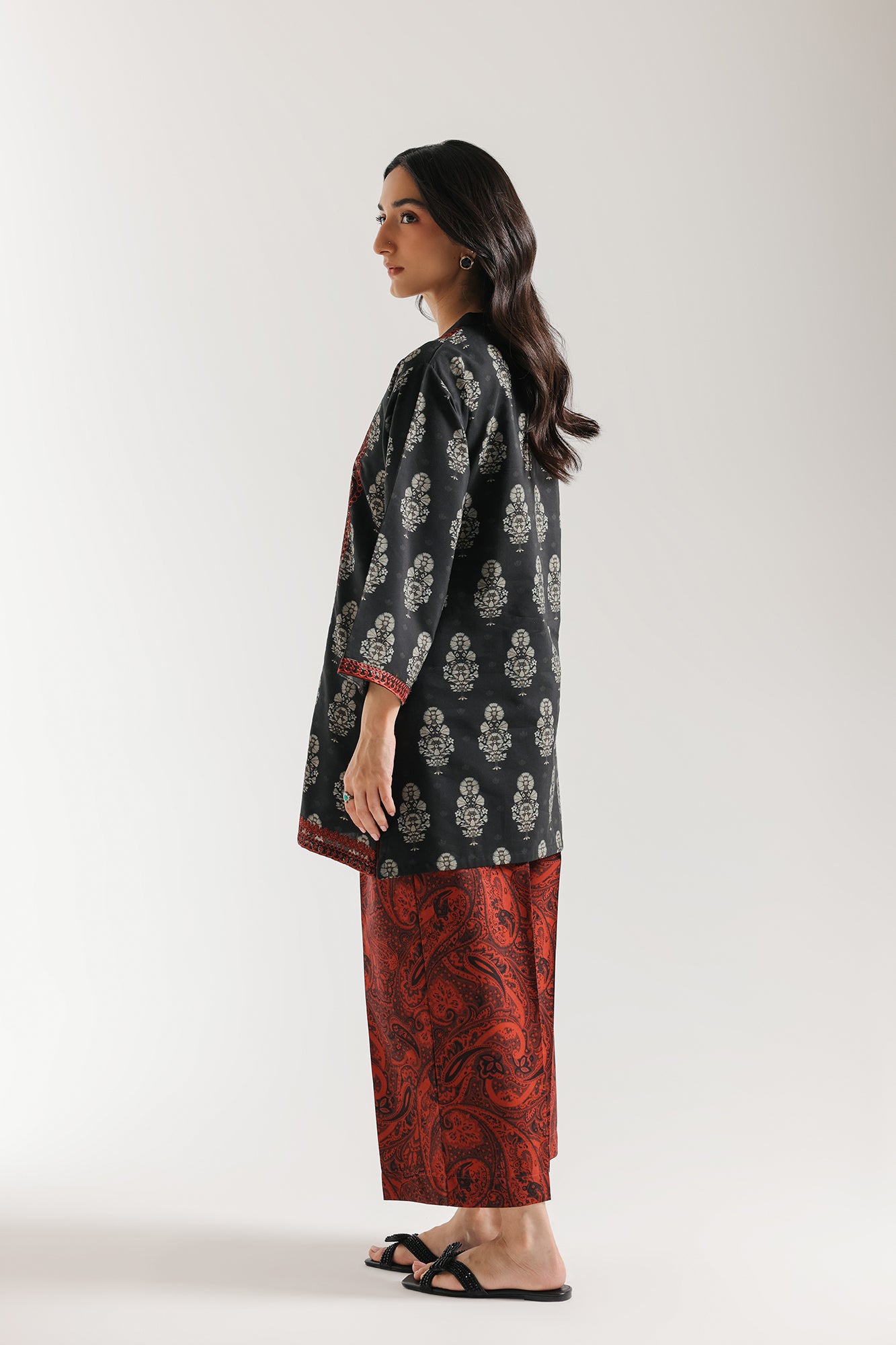 EMBROIDERED SUIT (E7532/102/902)