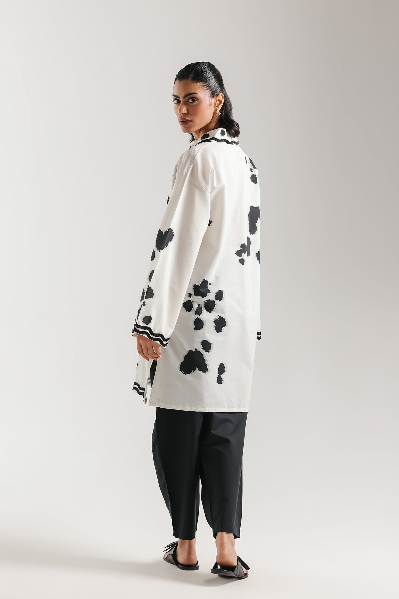 EMBROIDERED SUIT (E7534/102/002)