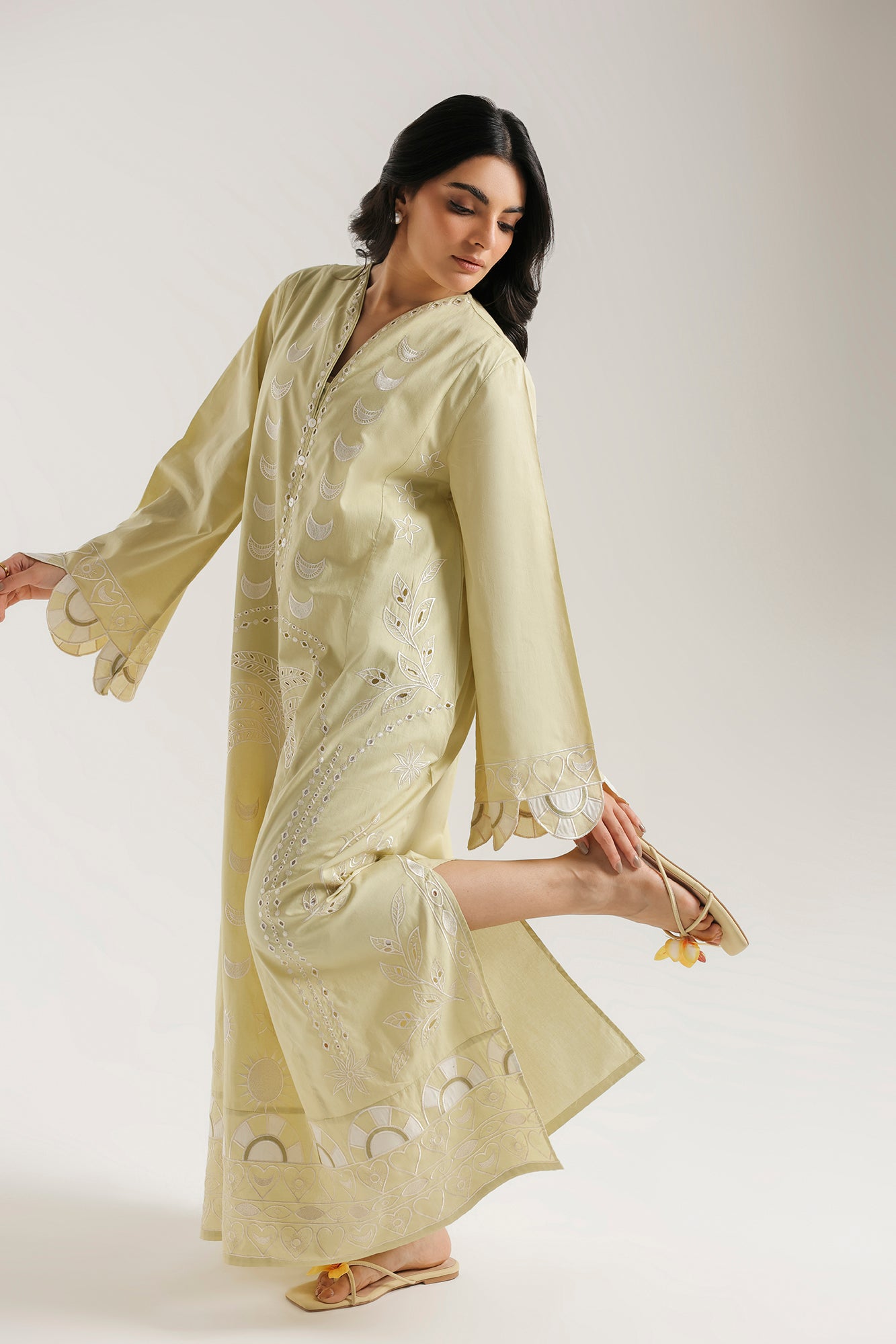 EMBROIDERED KAFTAN (E7565/102/125)