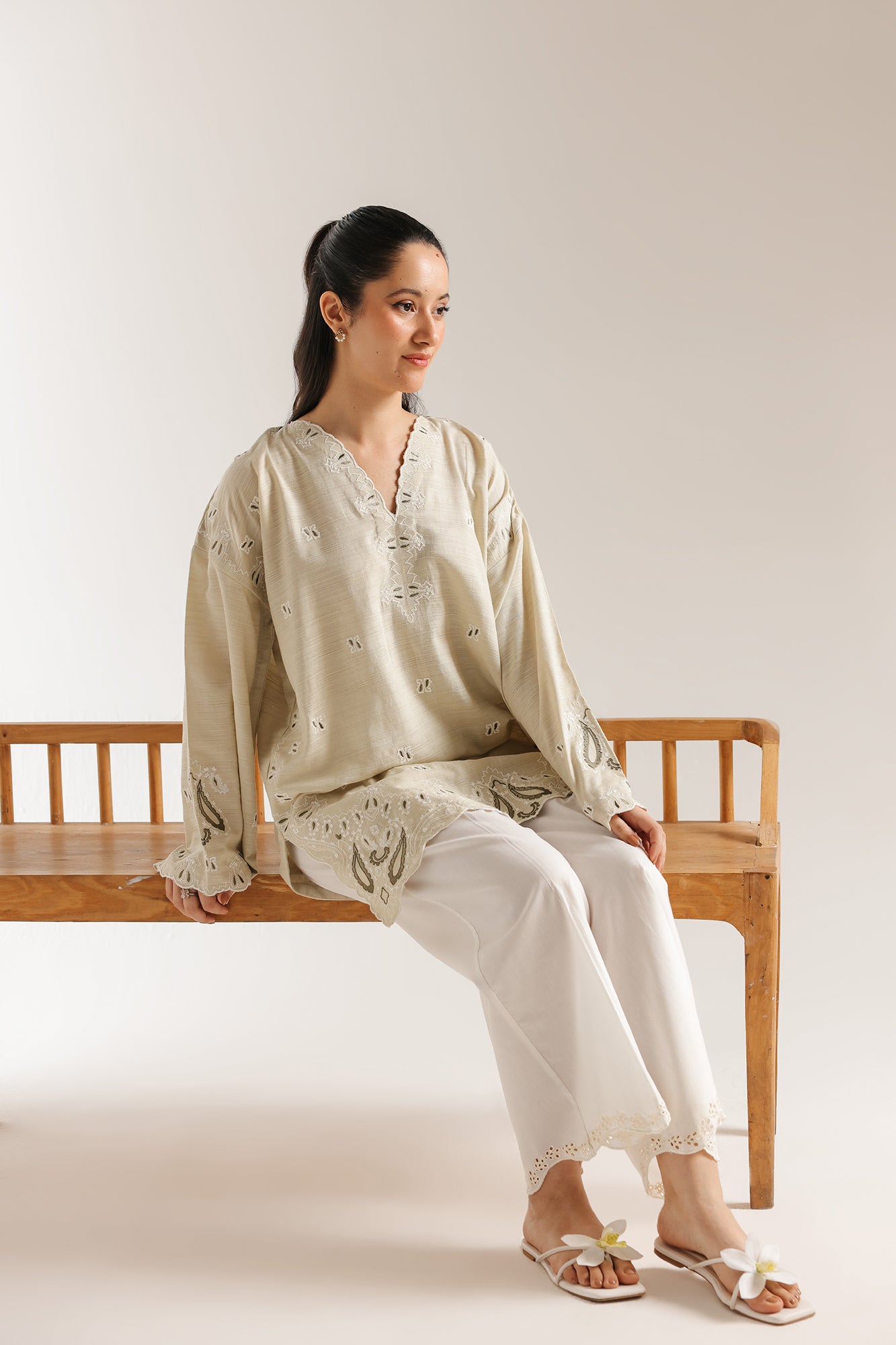 EMBROIDERED SHIRT (E7589/102/130)