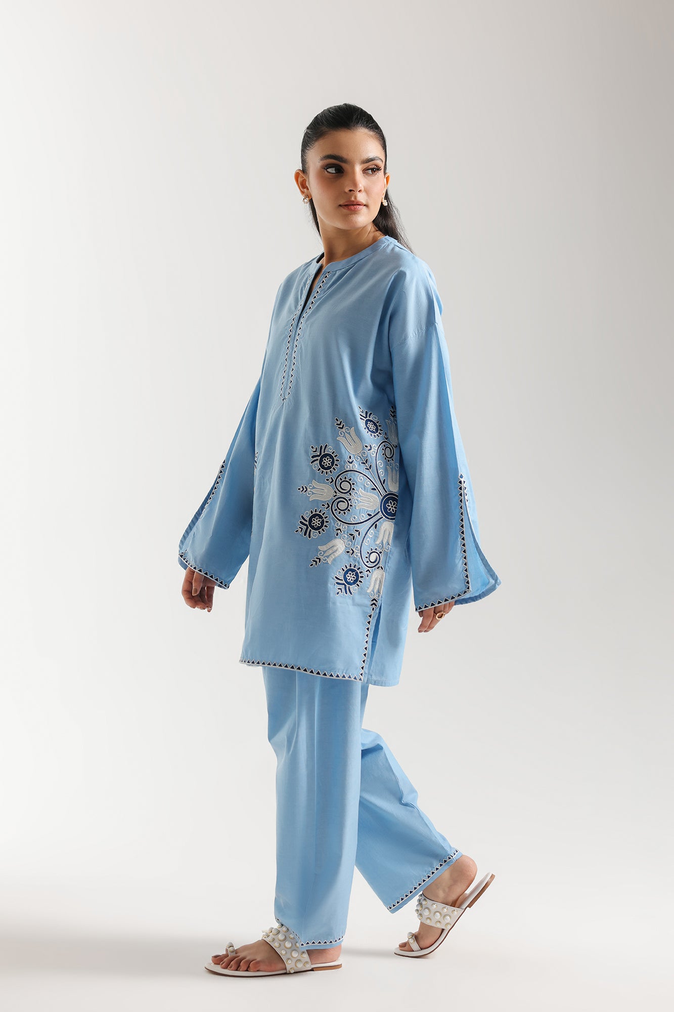 EMBROIDERED SUIT (E7610/102/630)