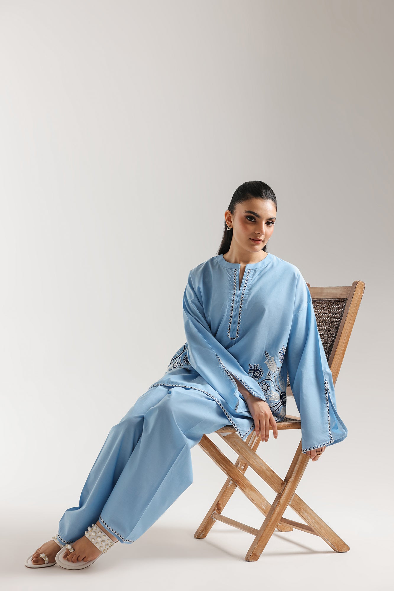 EMBROIDERED SUIT (E7610/102/630)