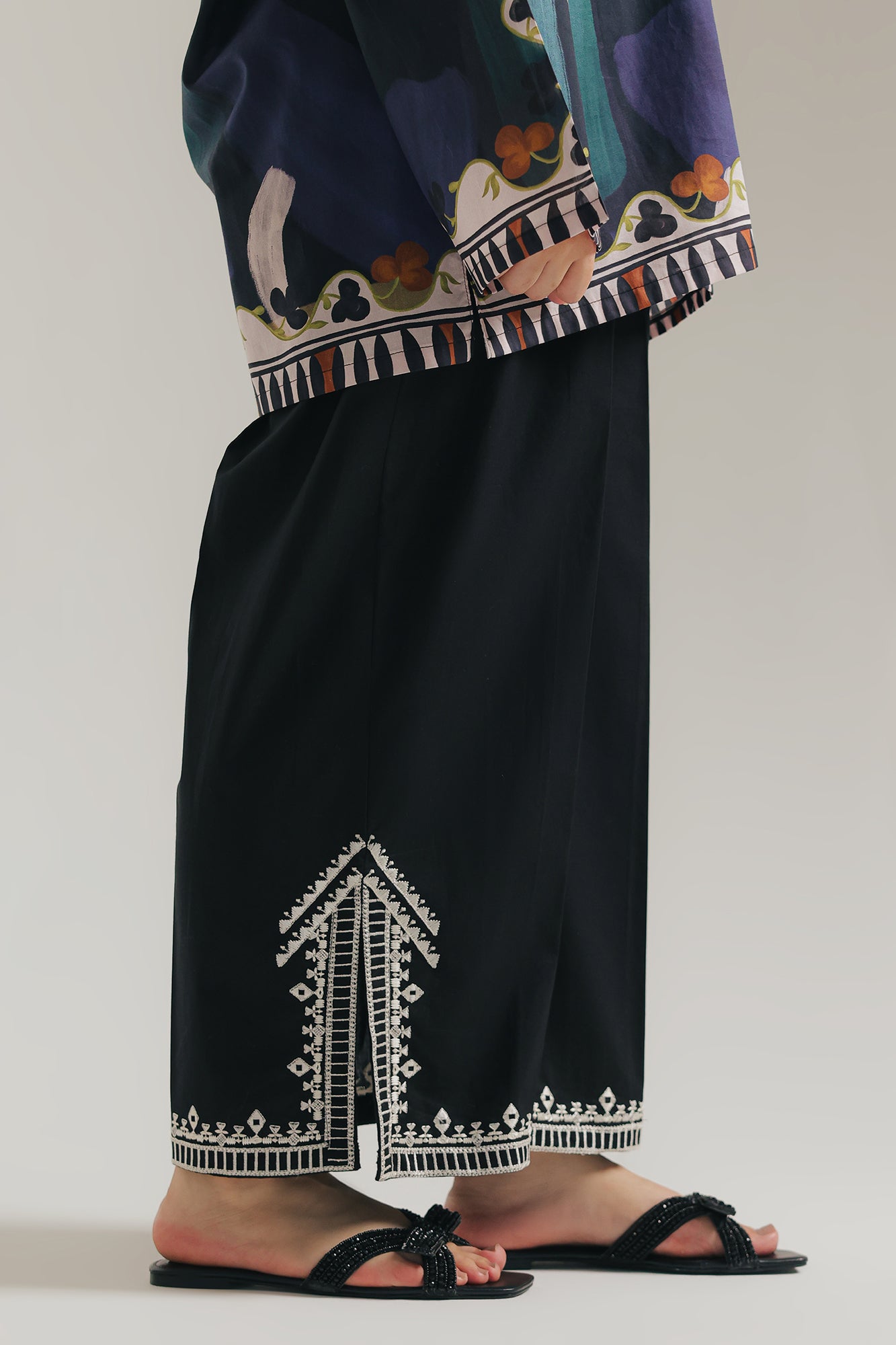 EMBROIDERED TROUSER (E7662/102/901)