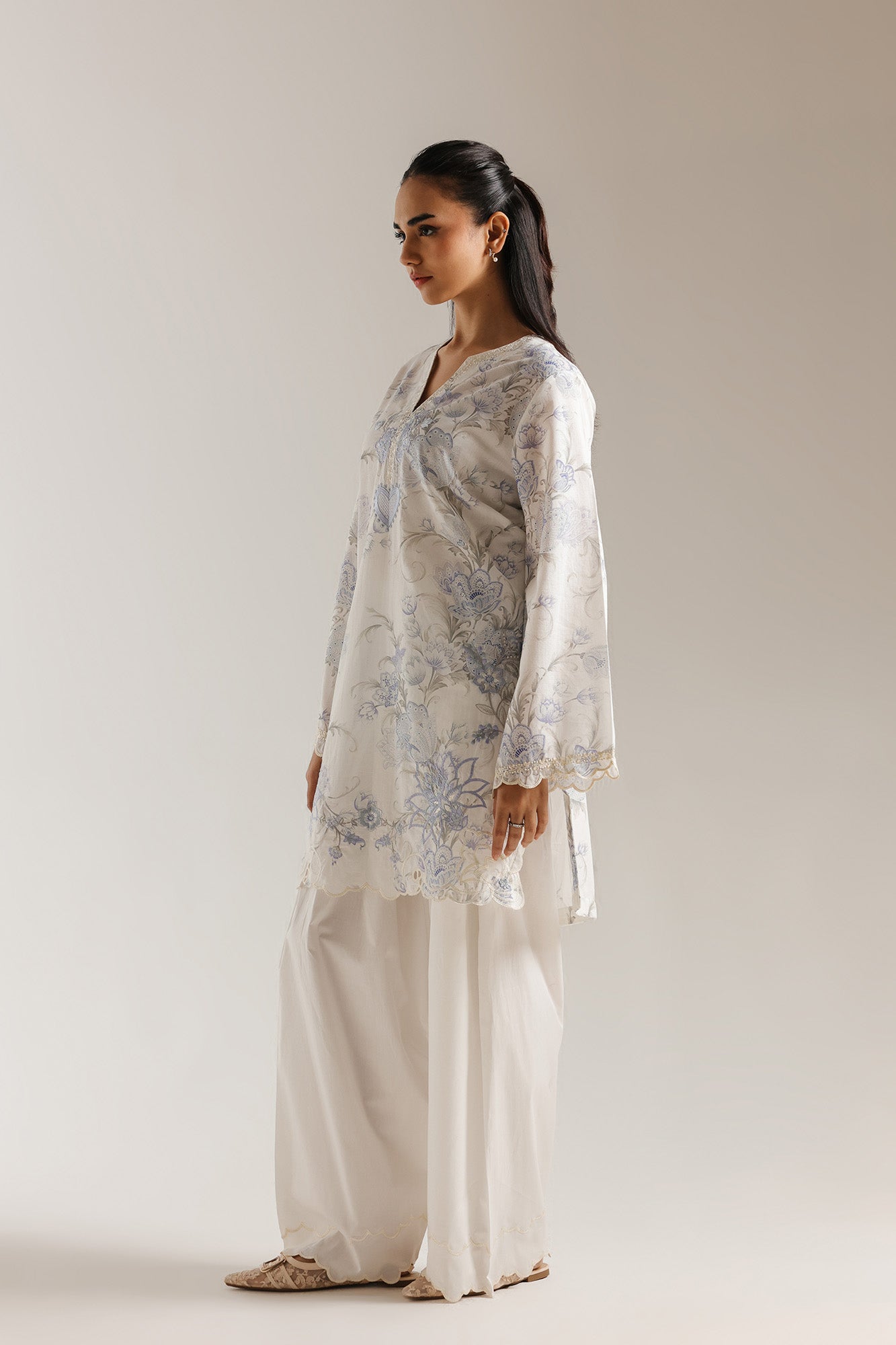 EMBROIDERED SUIT (E7682/102/001)