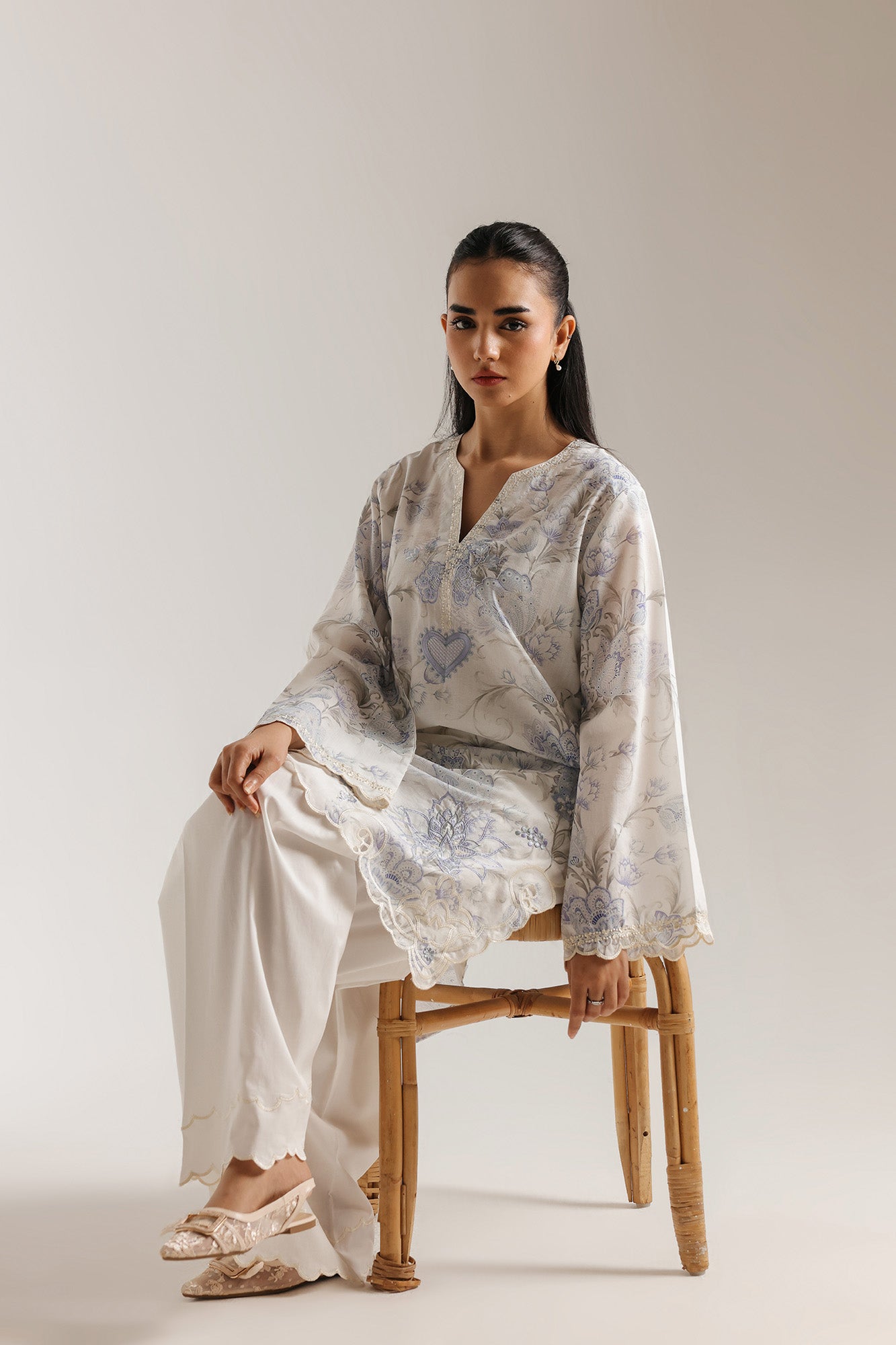 EMBROIDERED SUIT (E7682/102/001)