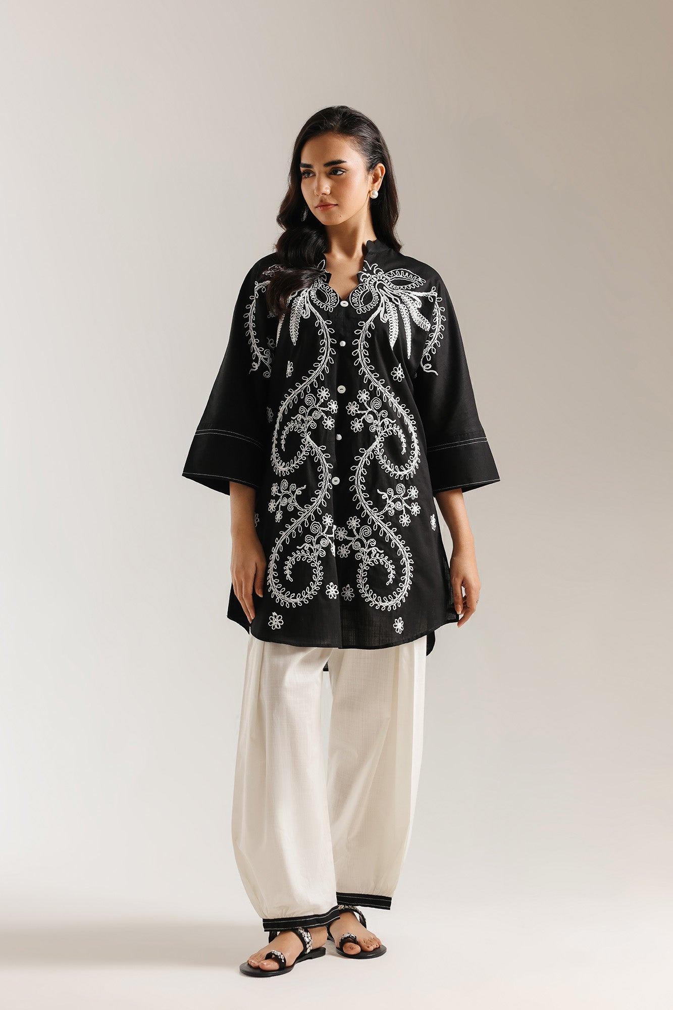 EMBROIDERED SUIT (E7685/102/901)