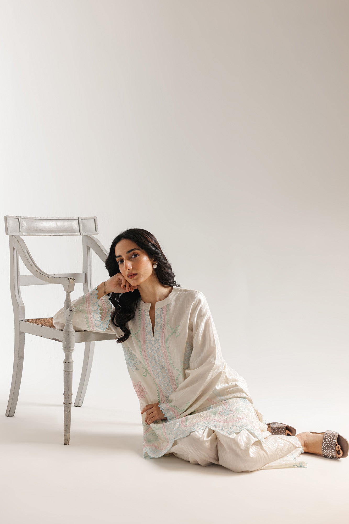 EMBROIDERED SUIT (E7701/102/002)