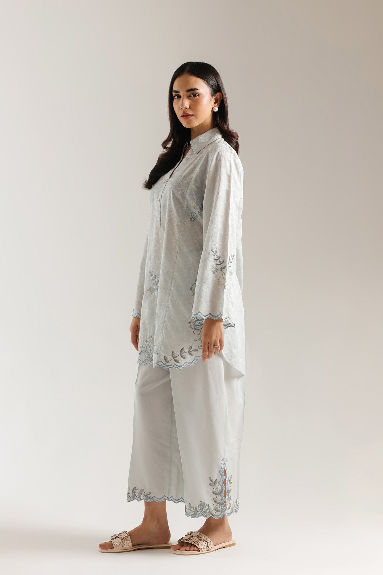 EMBROIDERED SUIT (E7715/102/617)