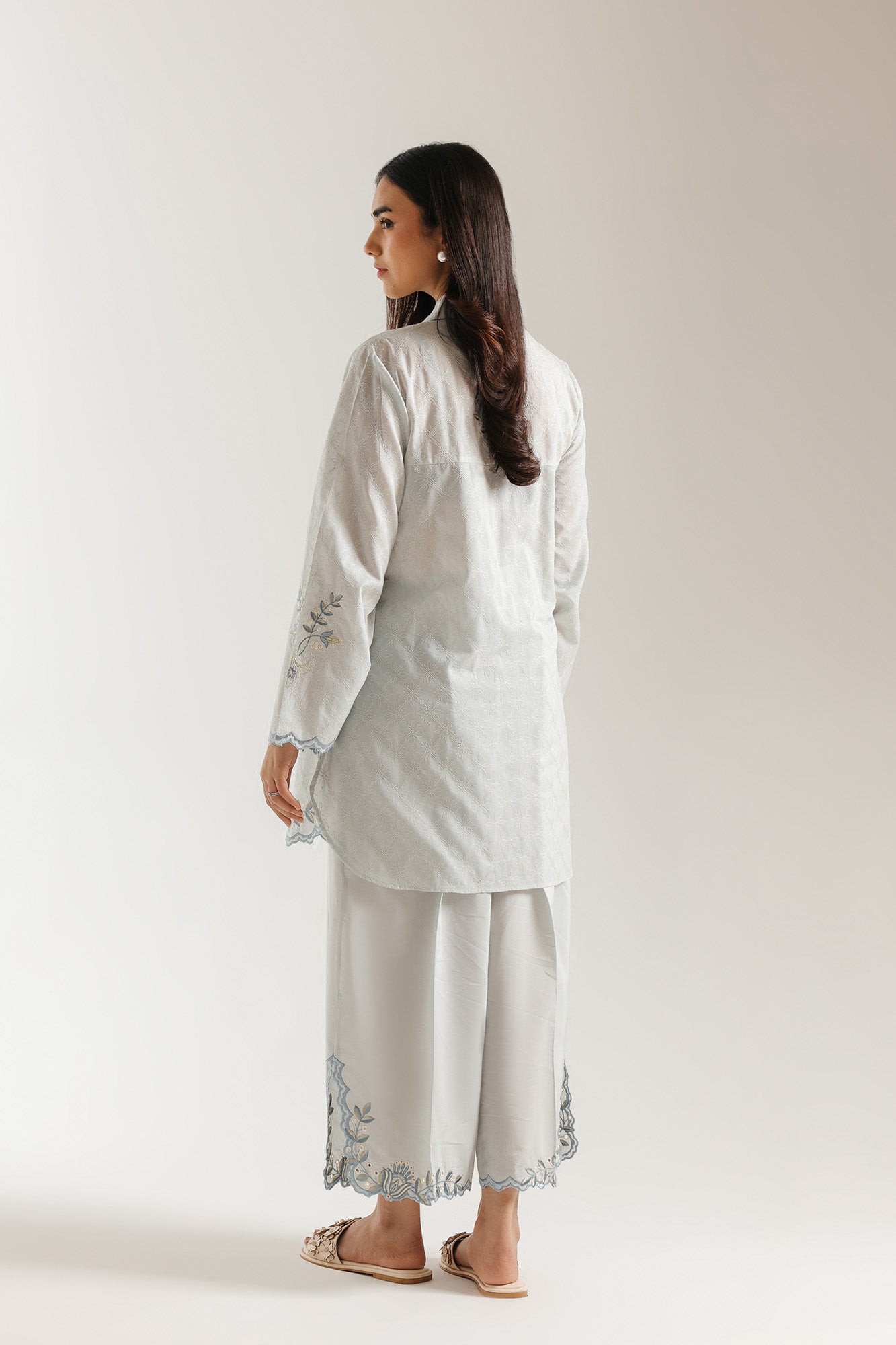 EMBROIDERED SUIT (E7715/102/617)