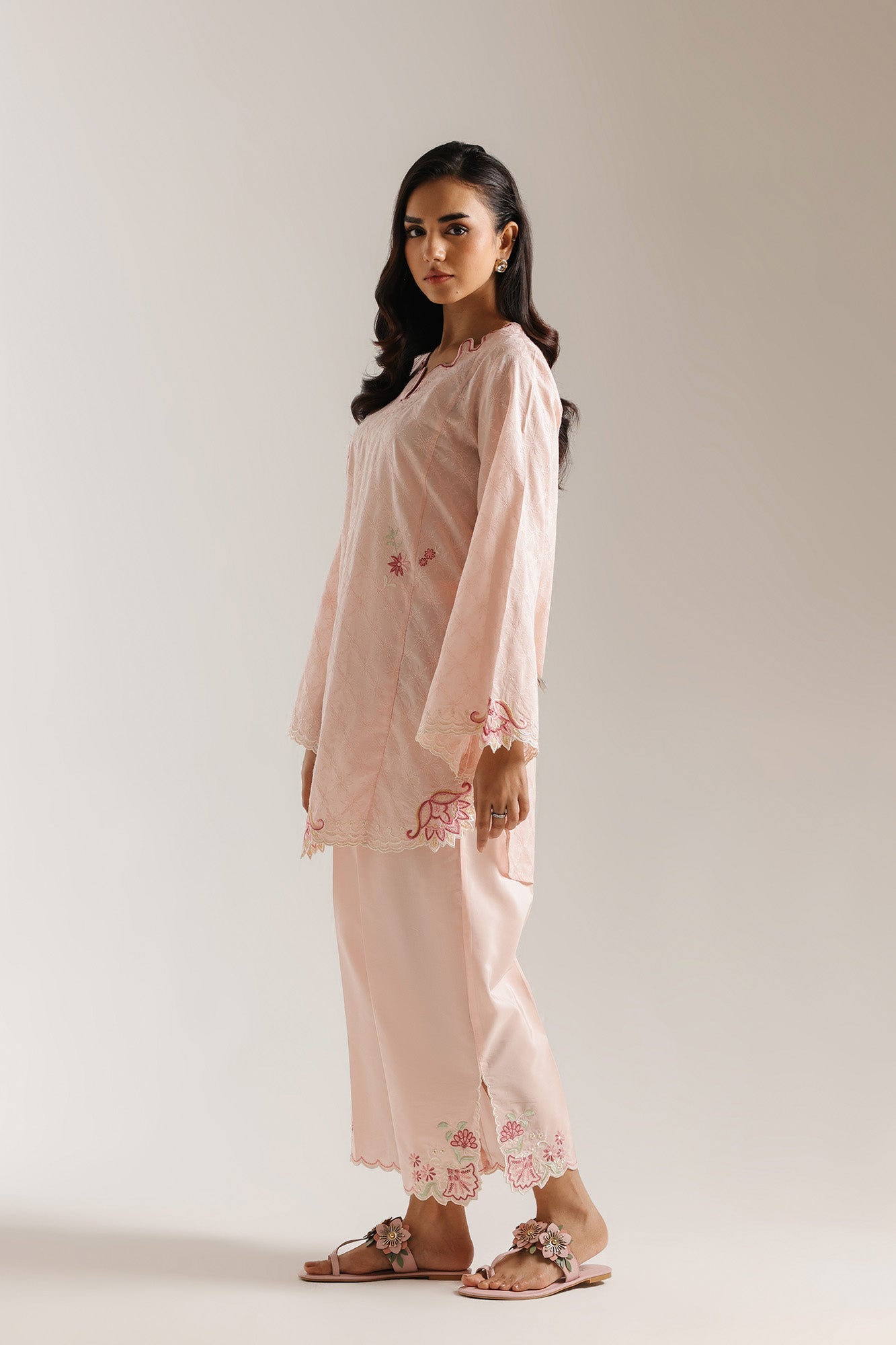 EMBROIDERED SUIT (E7717/102/427)