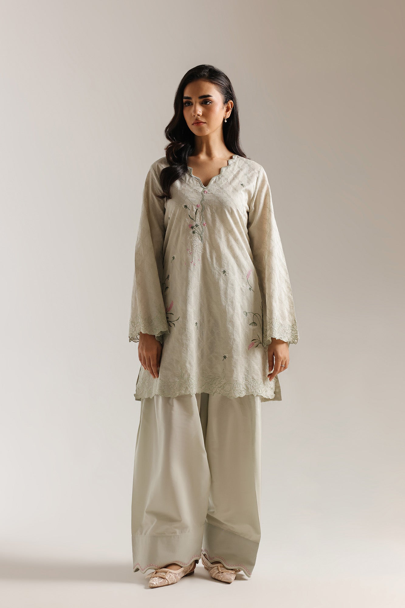 EMBROIDERED SUIT (E7719/102/127)