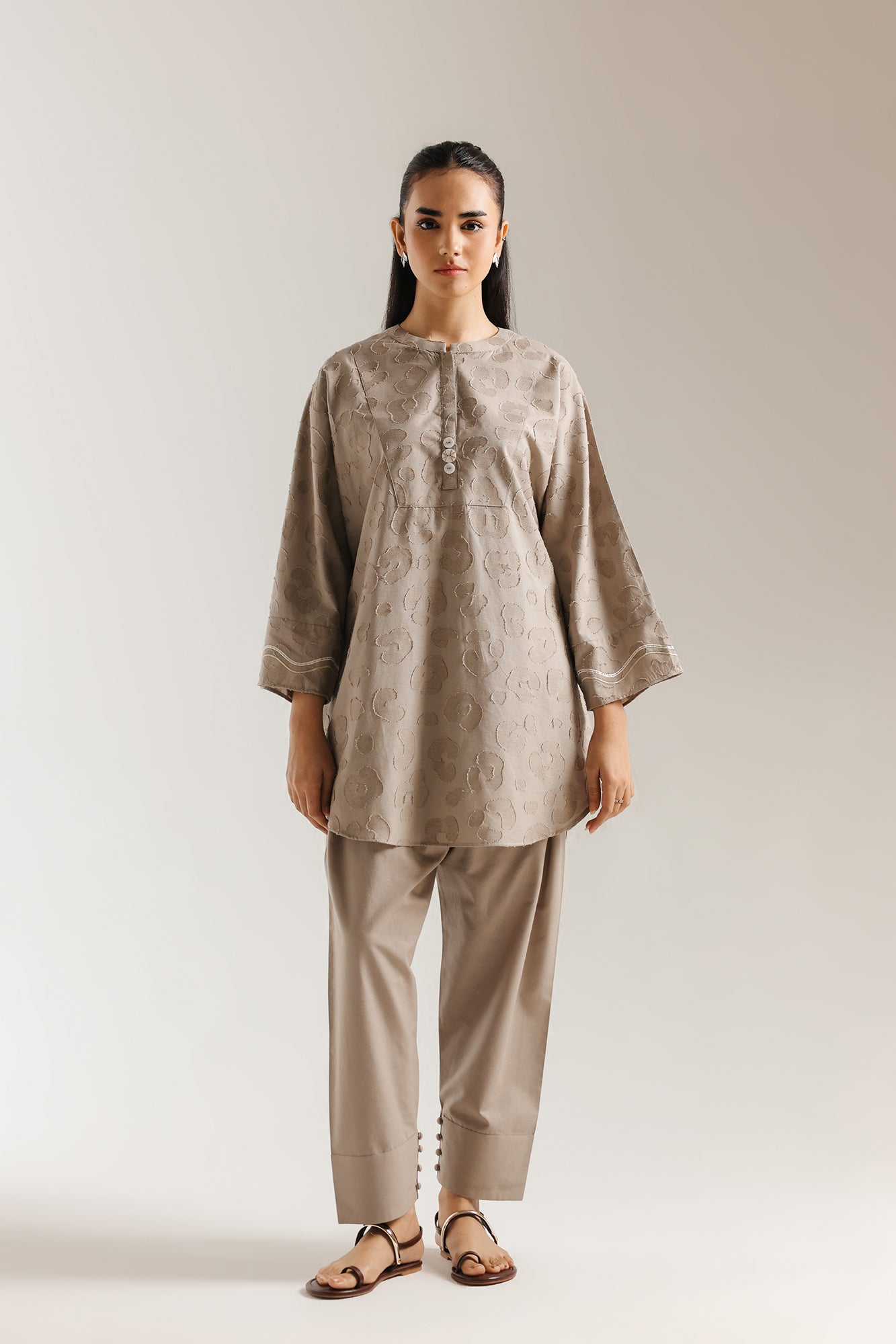 EMBROIDERED SUIT (E7731/102/909)