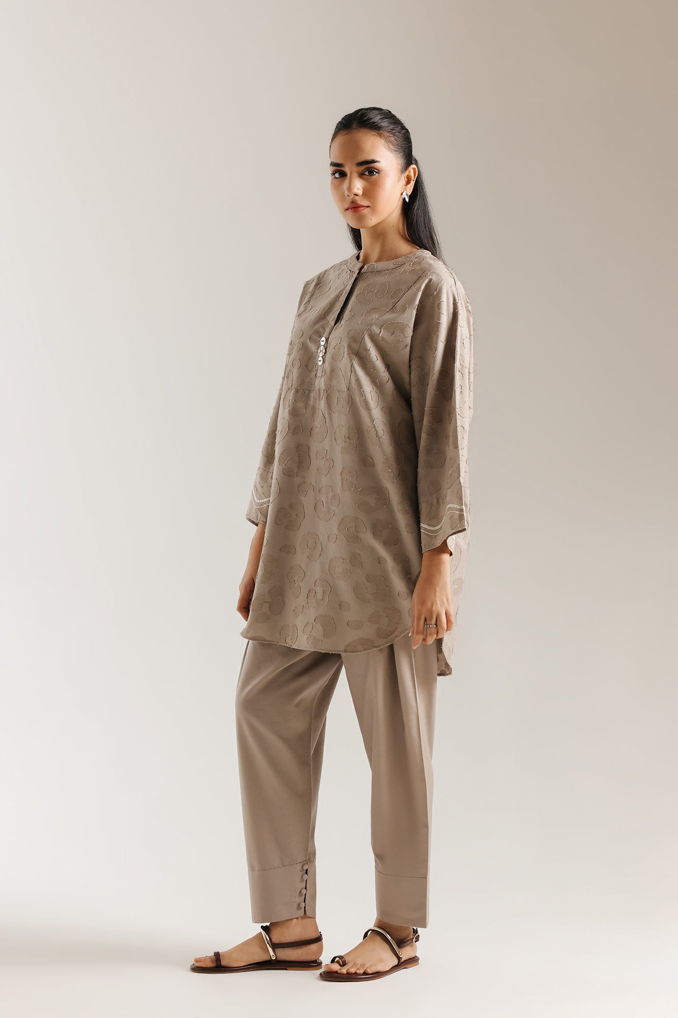 EMBROIDERED SUIT (E7731/102/909)