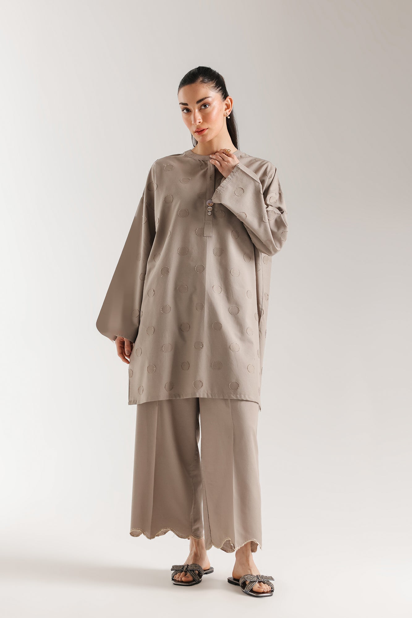 EMBROIDERED SUIT (E7732/102/909)