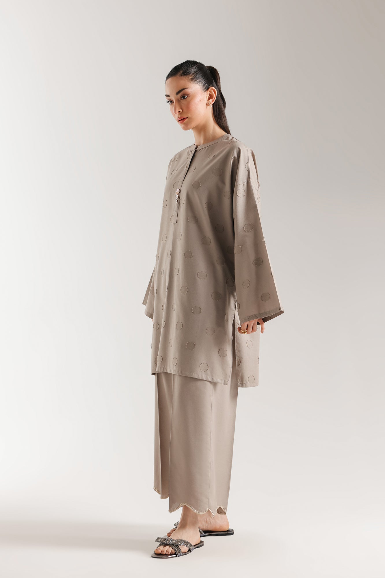 EMBROIDERED SUIT (E7732/102/909)