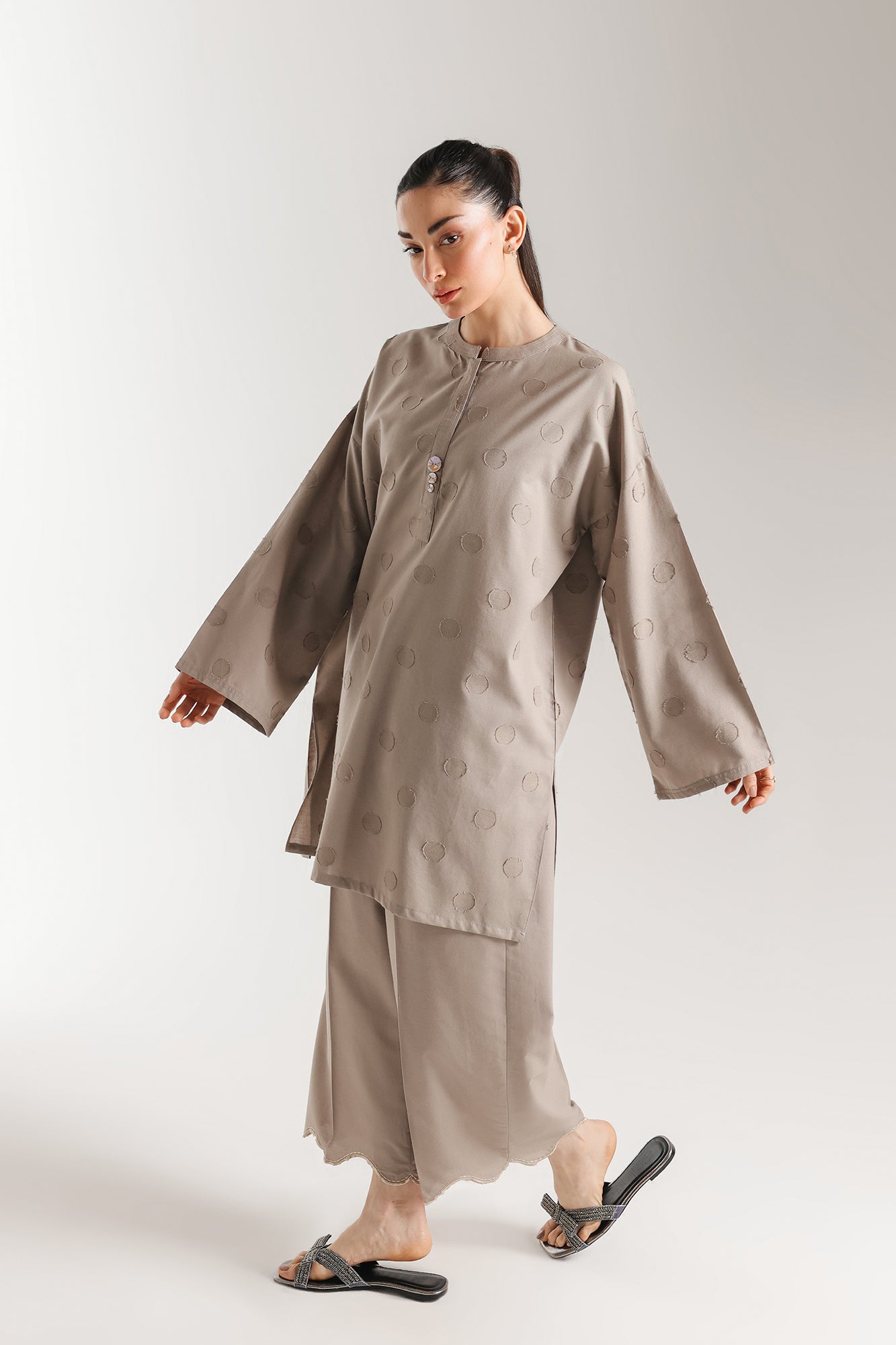 EMBROIDERED SUIT (E7732/102/909)