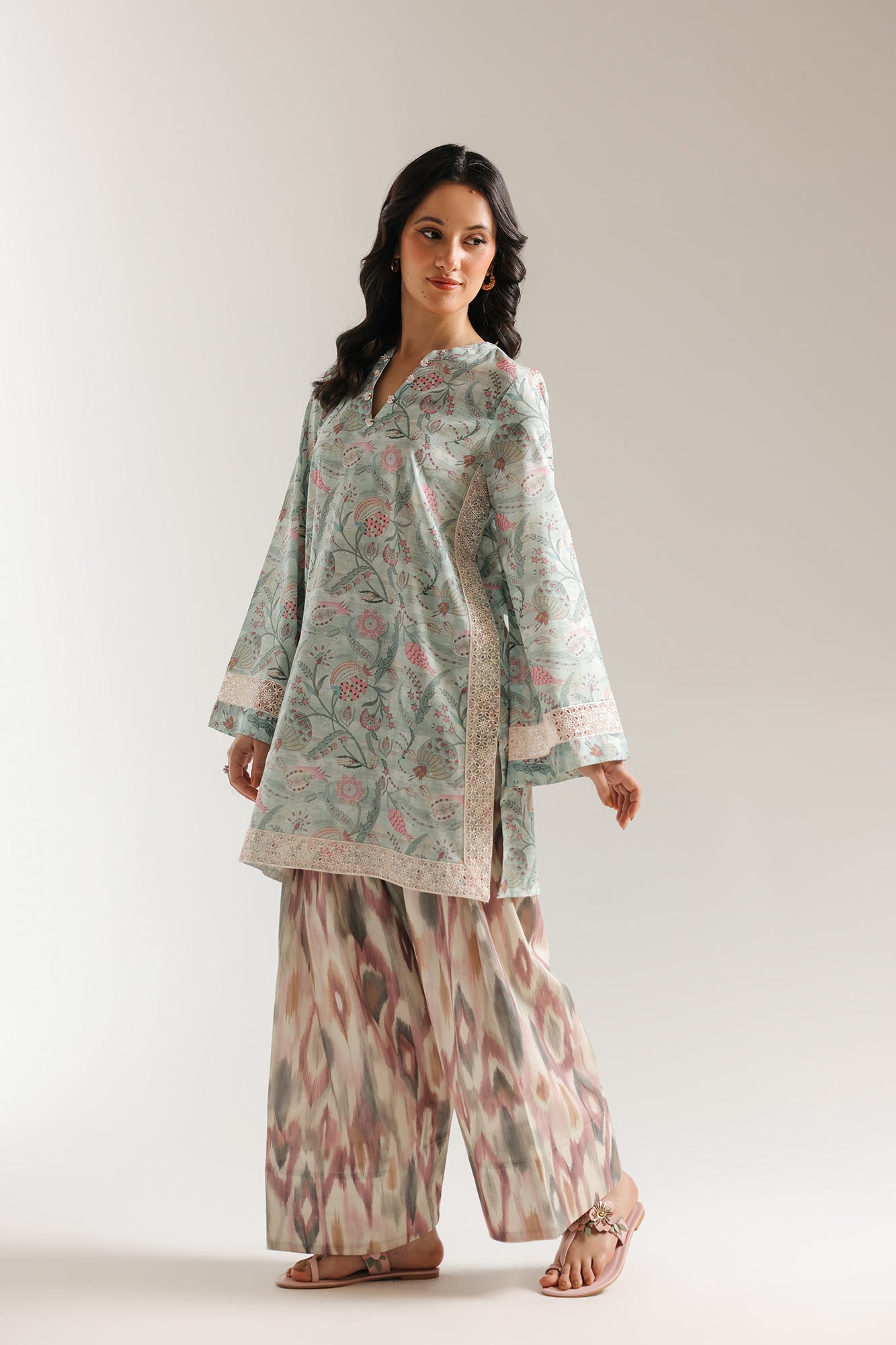 EMBROIDERED SUIT (E7753/102/721)