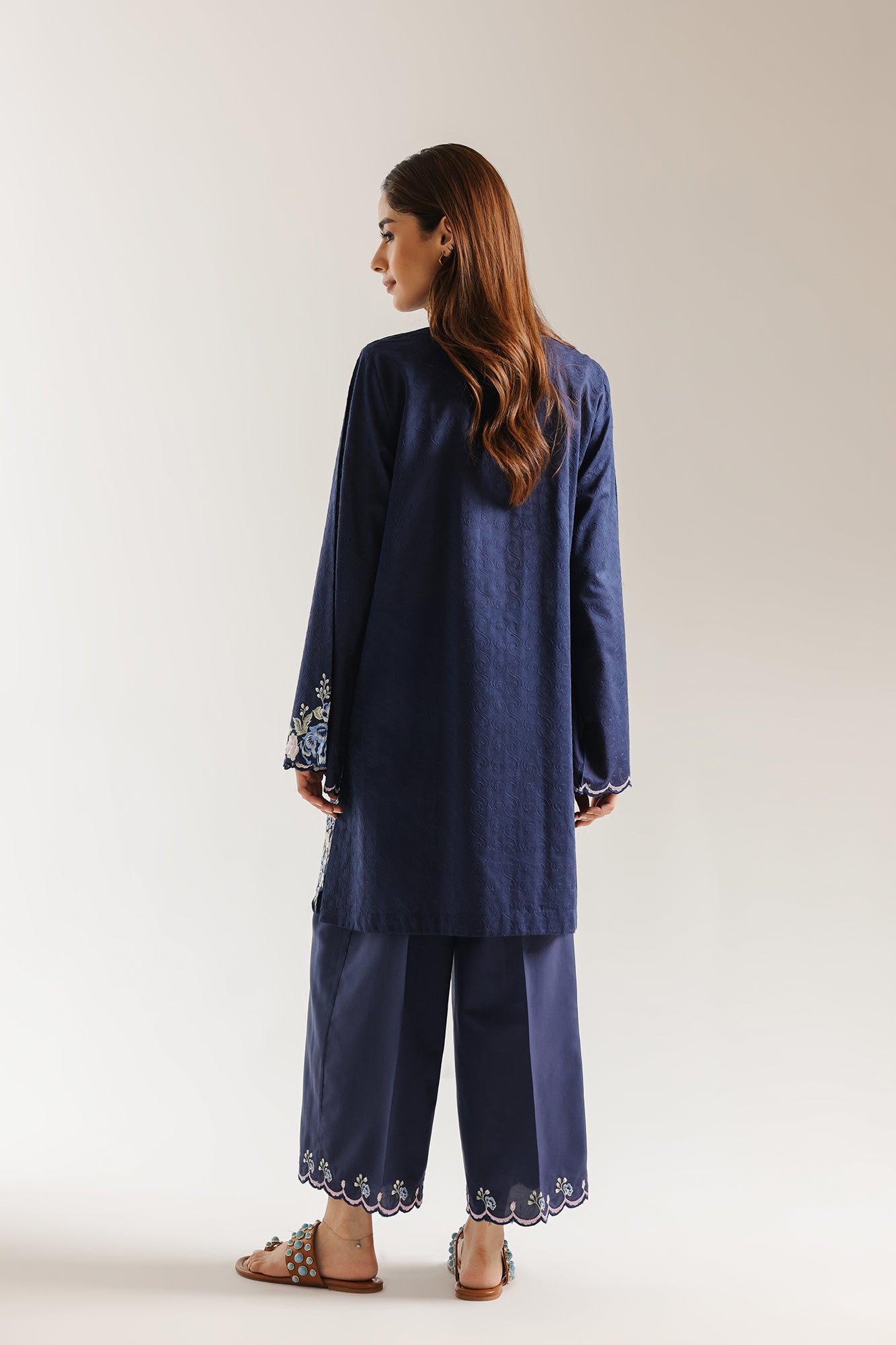 EMBROIDERED SUIT (E7762/102/622)