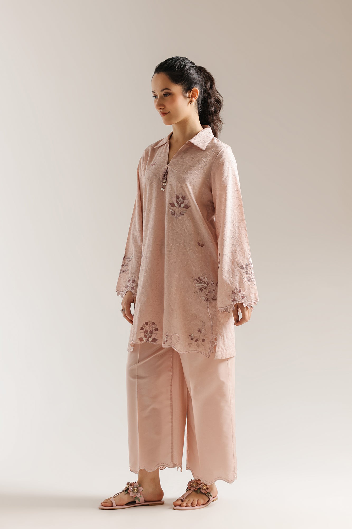 EMBROIDERED SUIT (E7764/102/316)