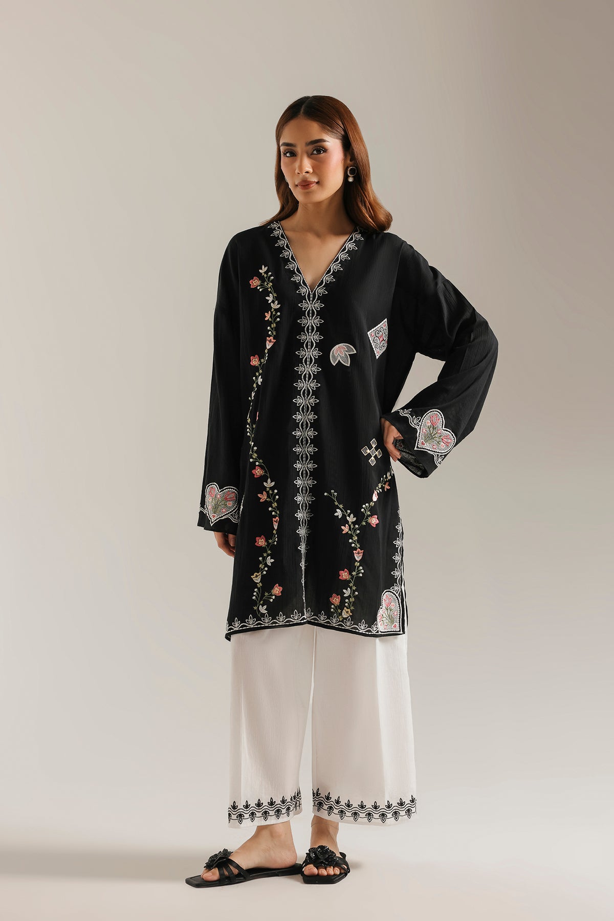 EMBROIDERED SUIT (E7769/102/902)