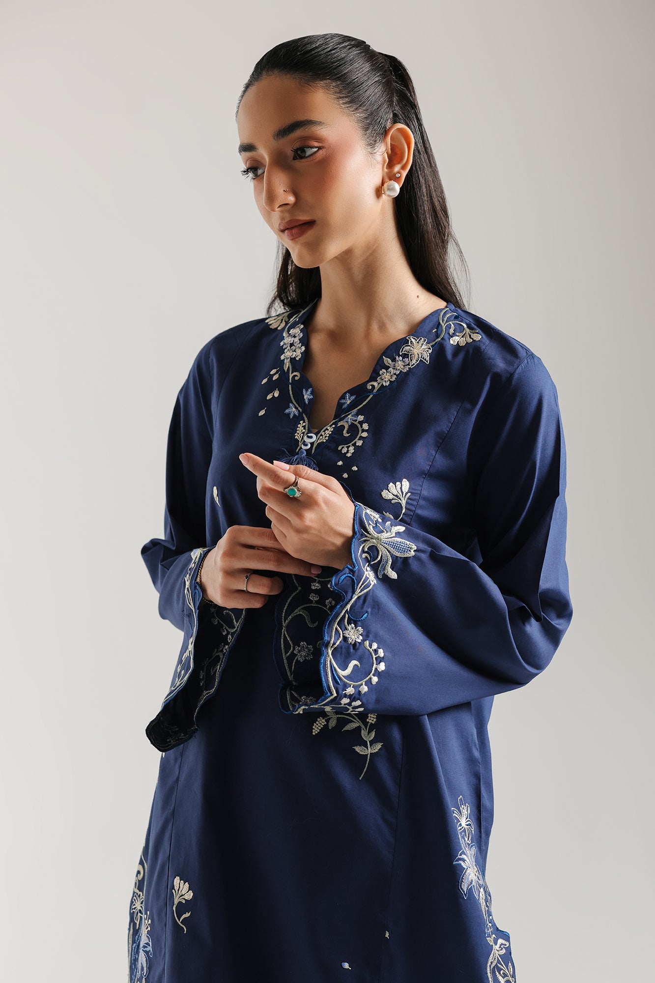 EMBROIDERED SUIT (E7775/102/625)