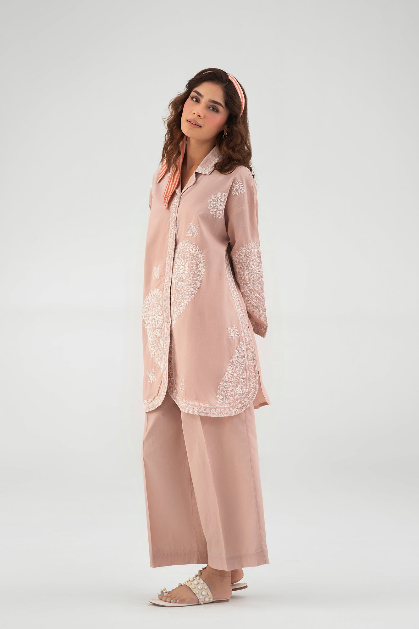 EMBROIDERED SUIT (E7780/102/329)