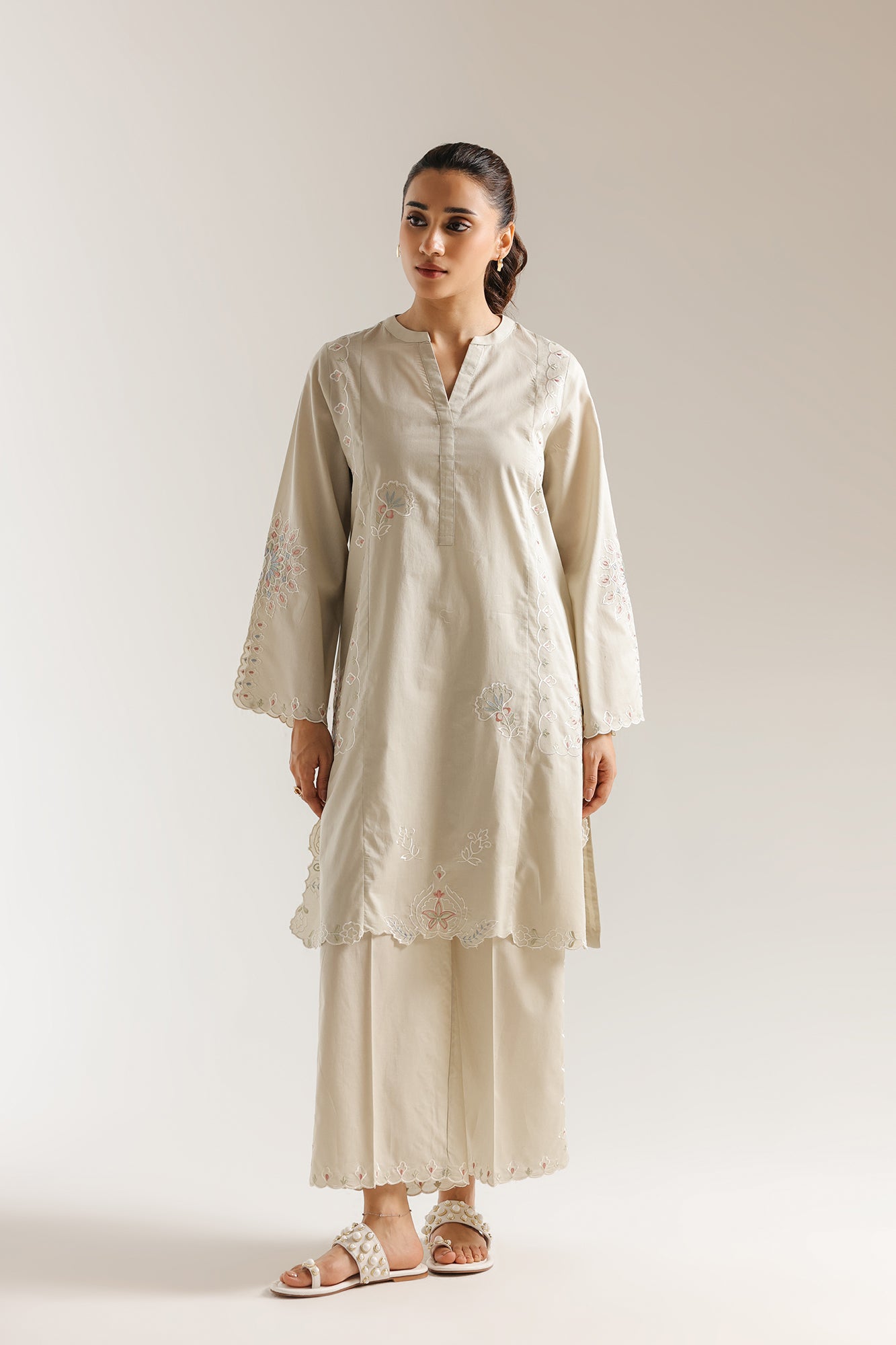 EMBROIDERED SUIT (E7786/102/817)