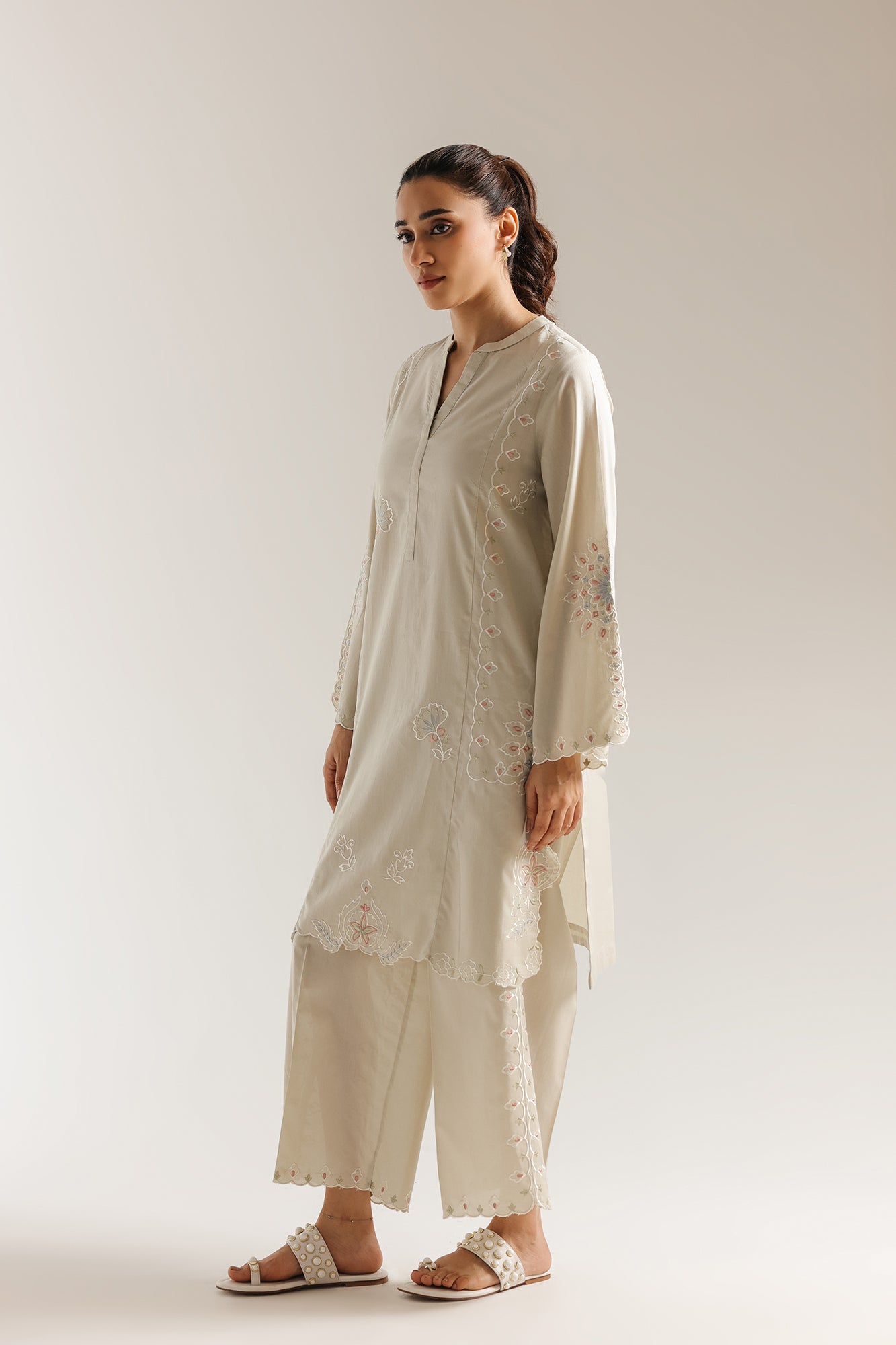 EMBROIDERED SUIT (E7786/102/817)