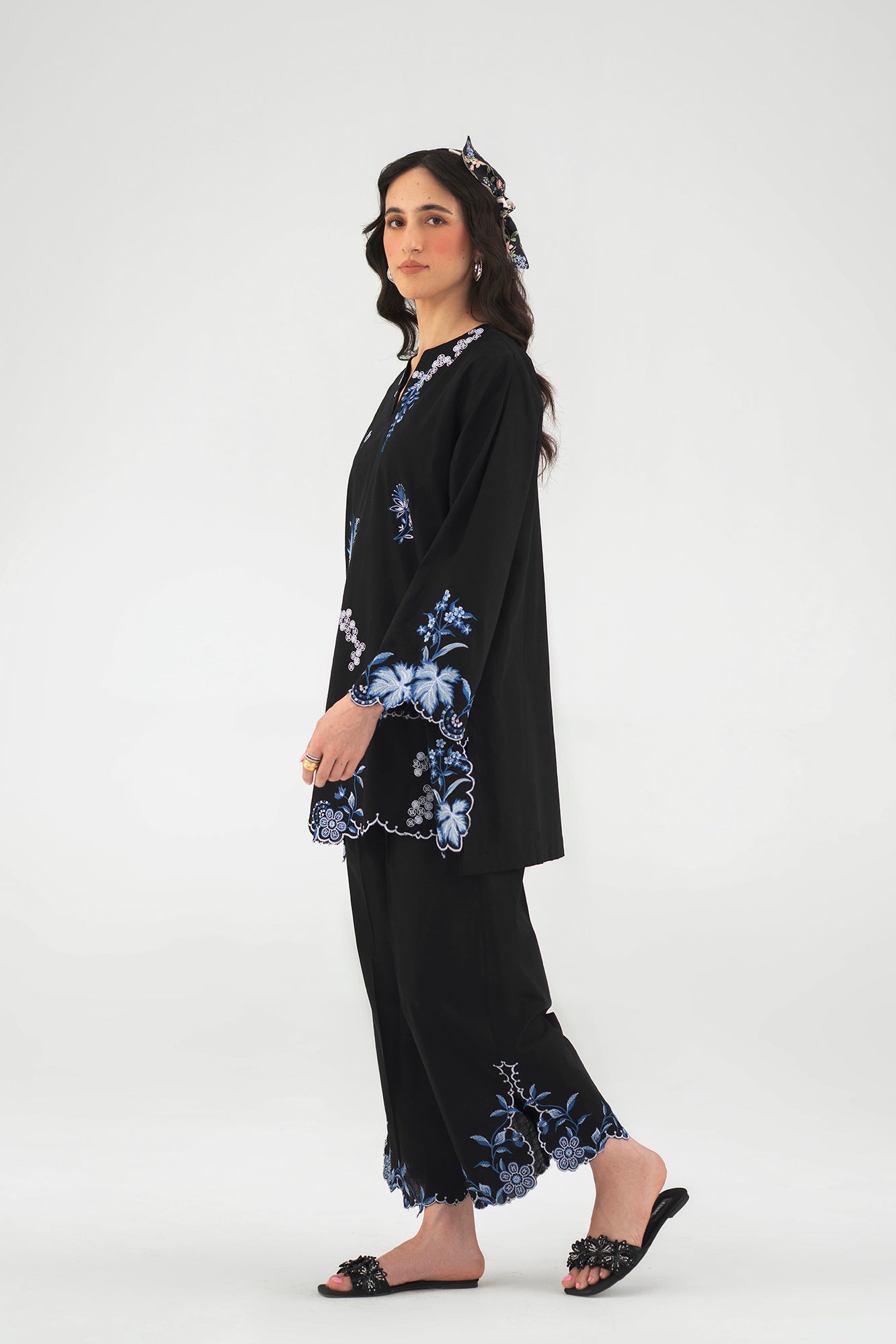 EMBROIDERED SUIT (E7791/102/902)