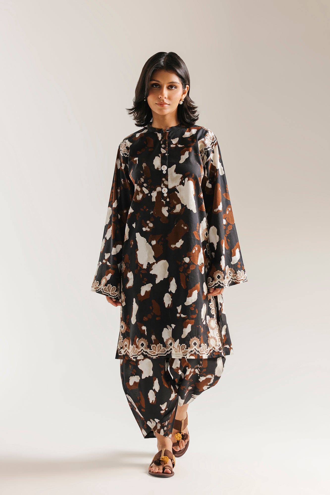 EMBROIDERED SUIT (E7795/102/902)