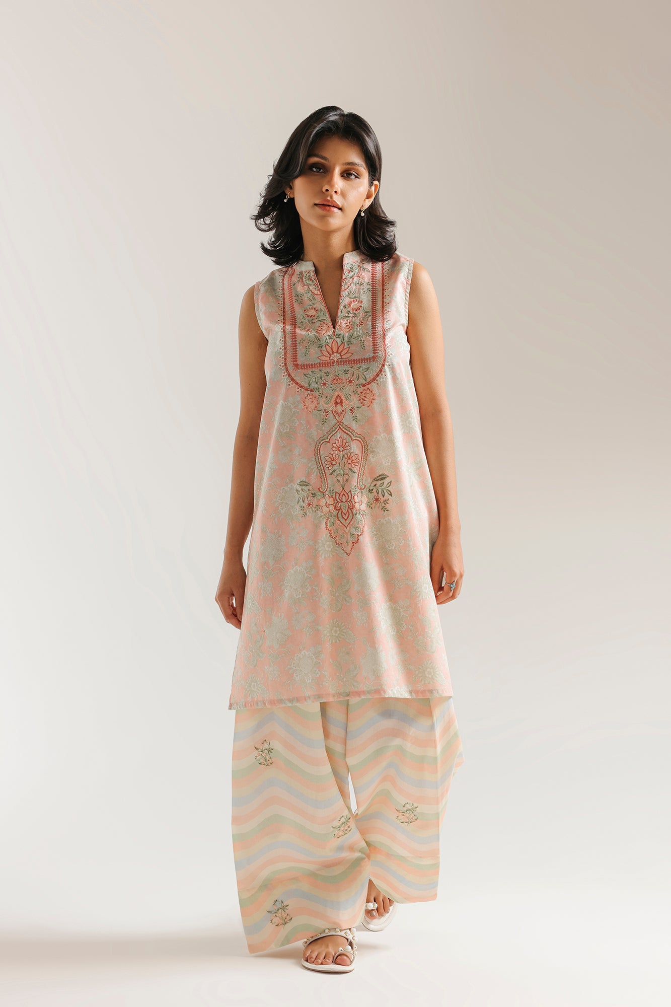 EMBROIDERED SUIT (E7807/102/327)