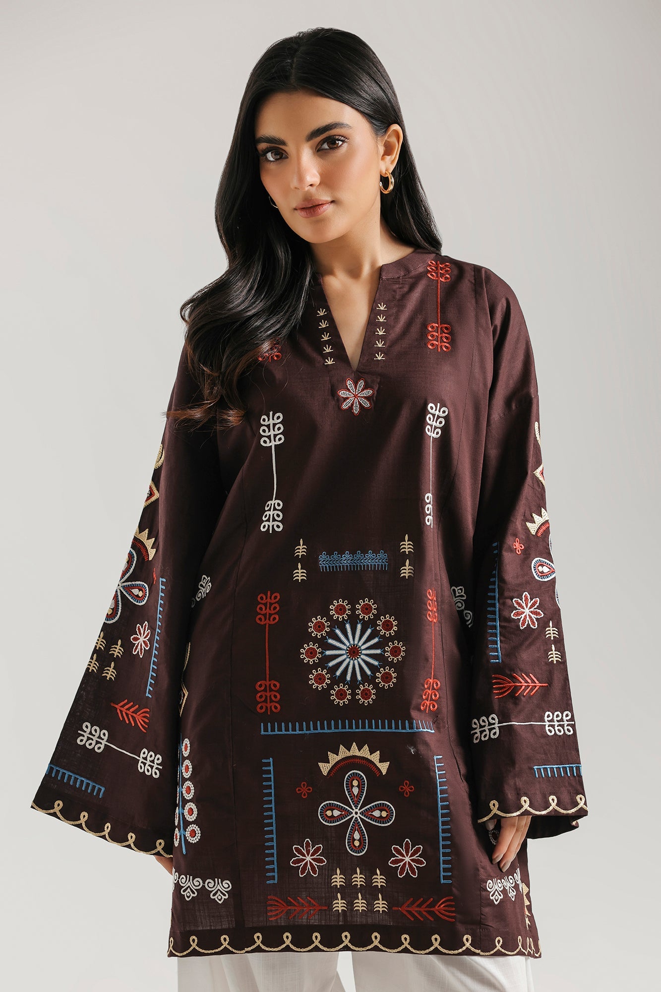 EMBROIDERED SUIT (E7818/102/303)