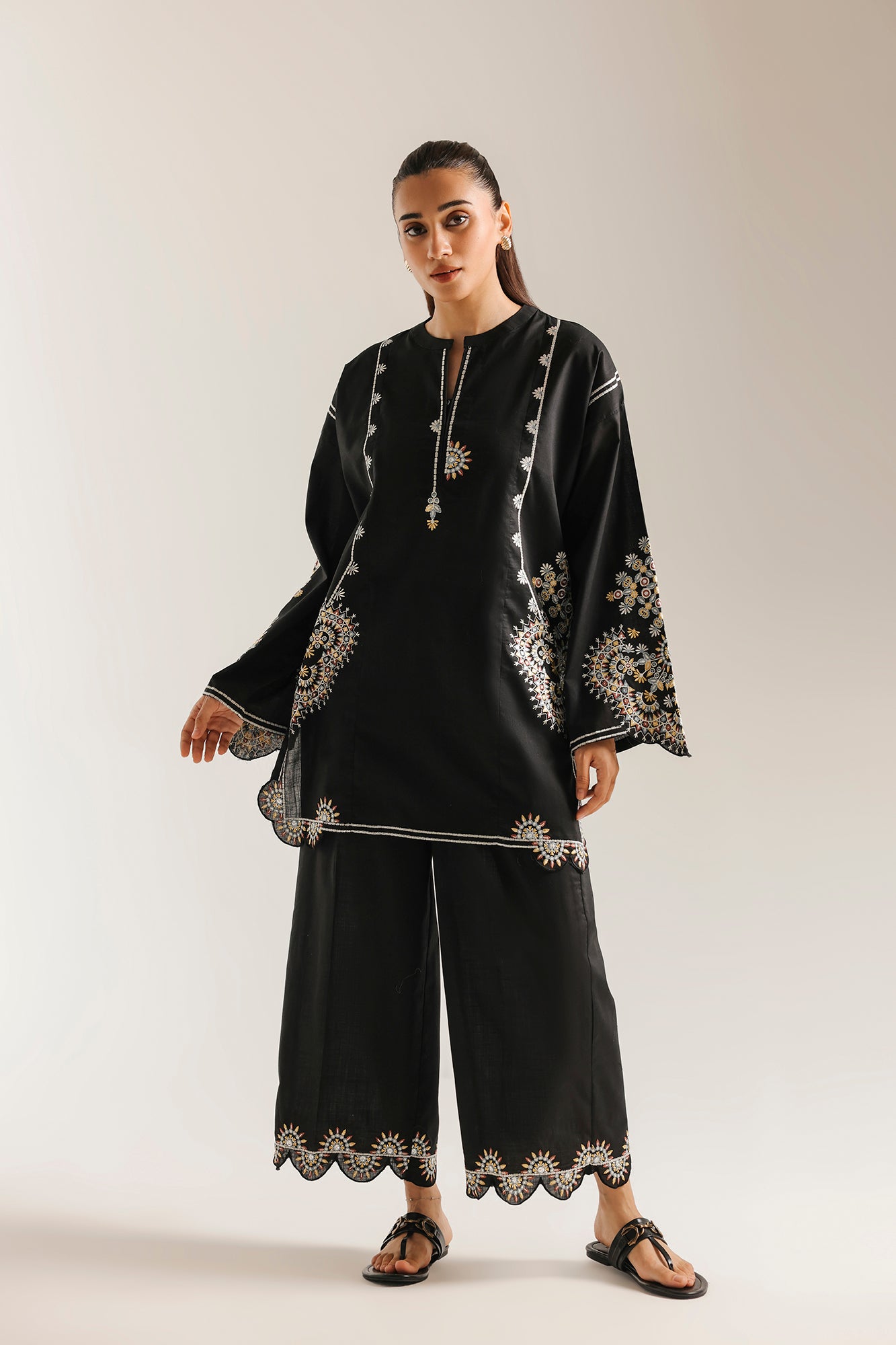 EMBROIDERED SUIT (E7820/102/902)