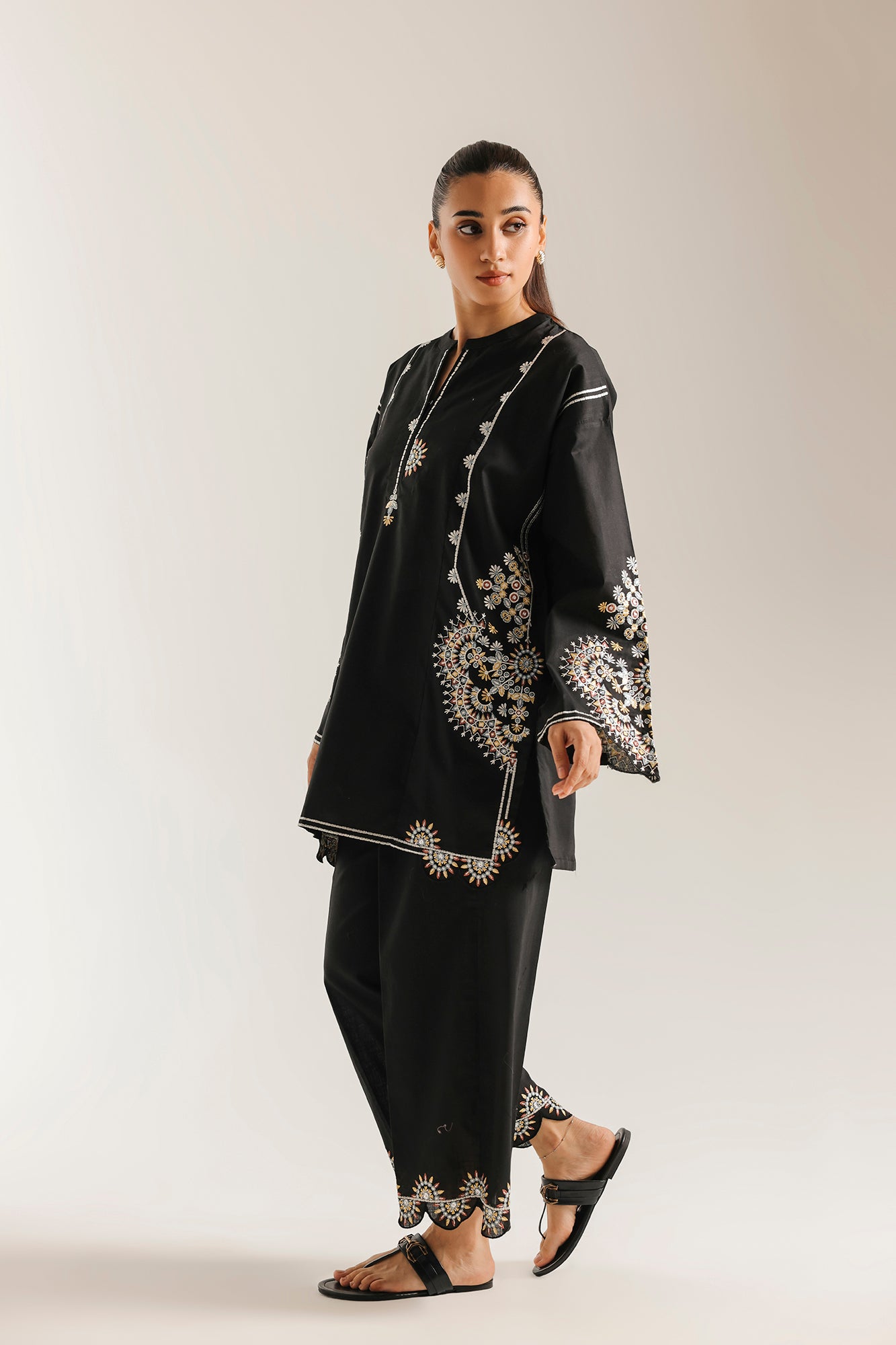 EMBROIDERED SUIT (E7820/102/902)