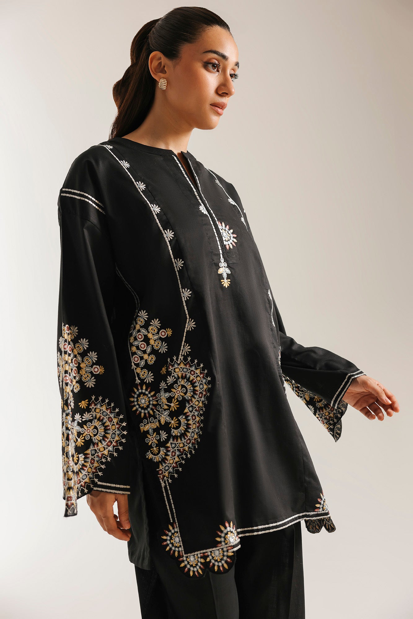 EMBROIDERED SUIT (E7820/102/902)