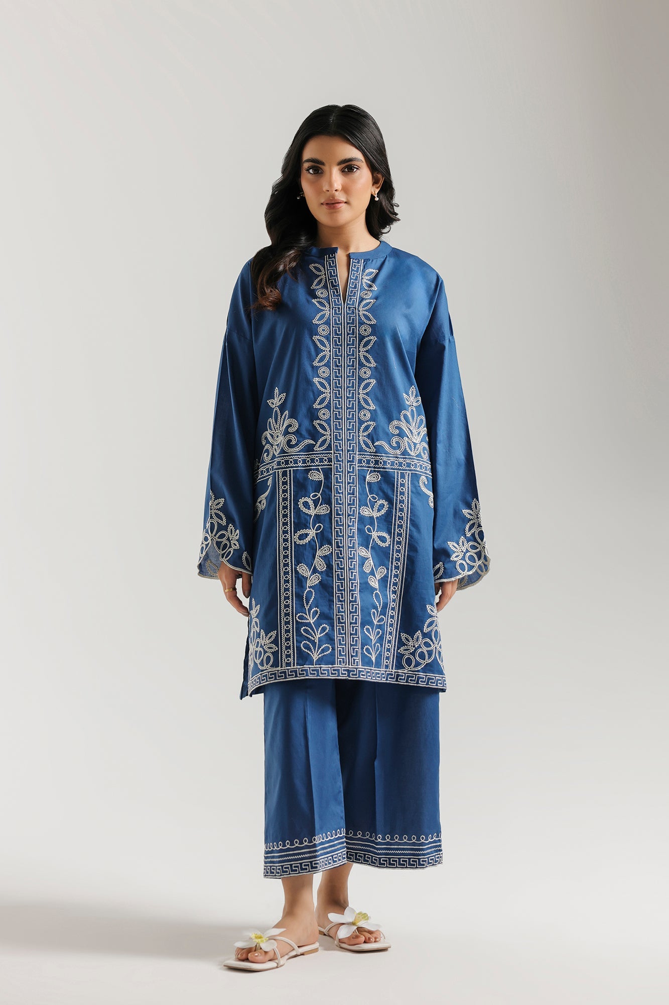 EMBROIDERED SUIT (E7823/102/627)