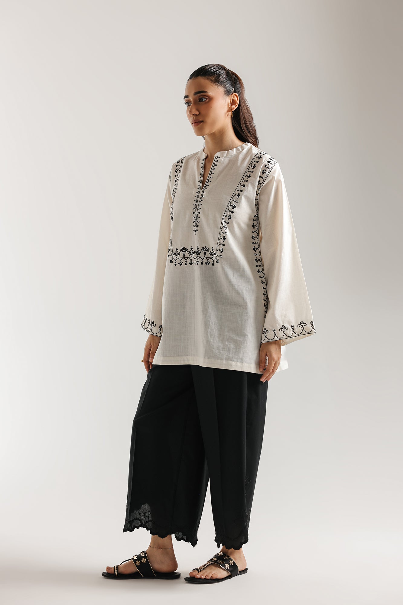 EMBROIDERED KURTI (E7938/102/319)