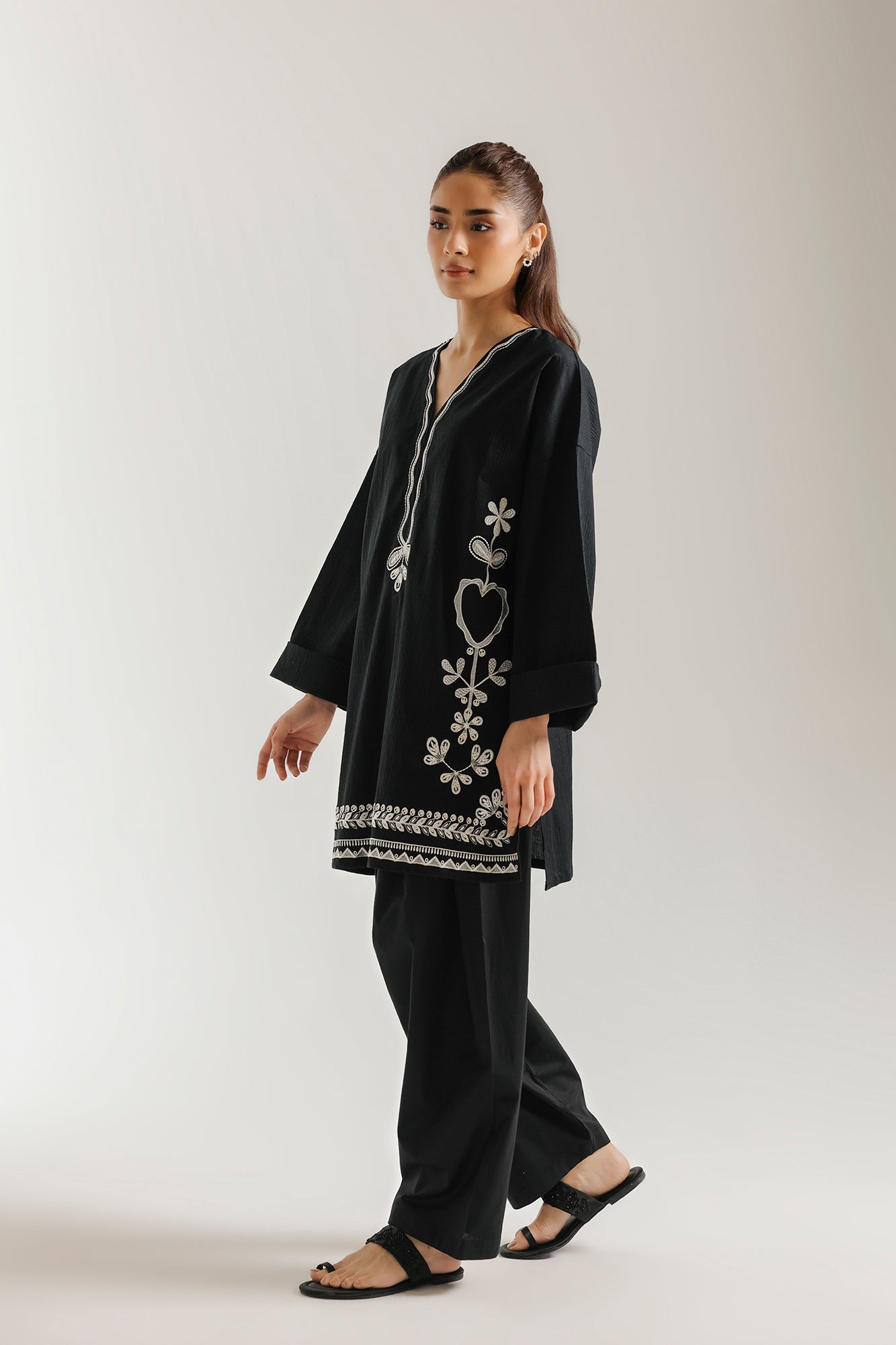 EMBROIDERED KURTI (E7991/102/901)