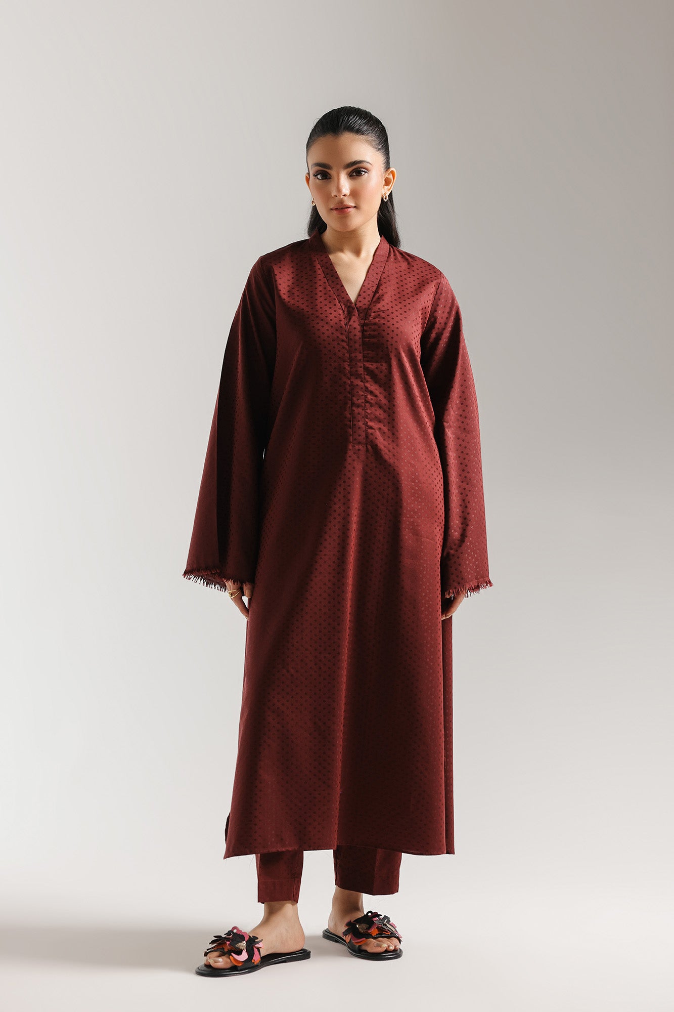 EMBROIDERED SUIT (E8120/102/403)