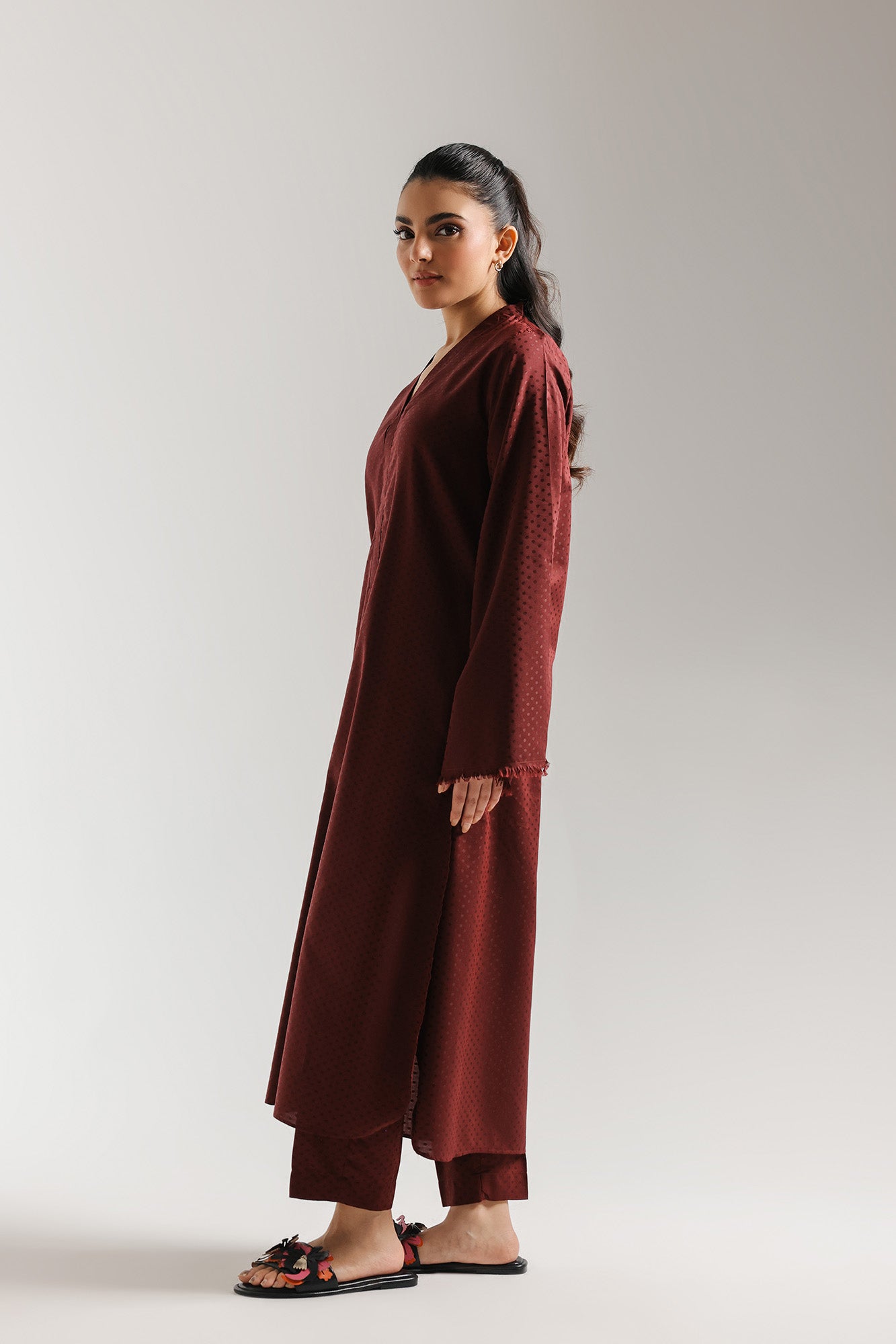 EMBROIDERED SUIT (E8120/102/403)