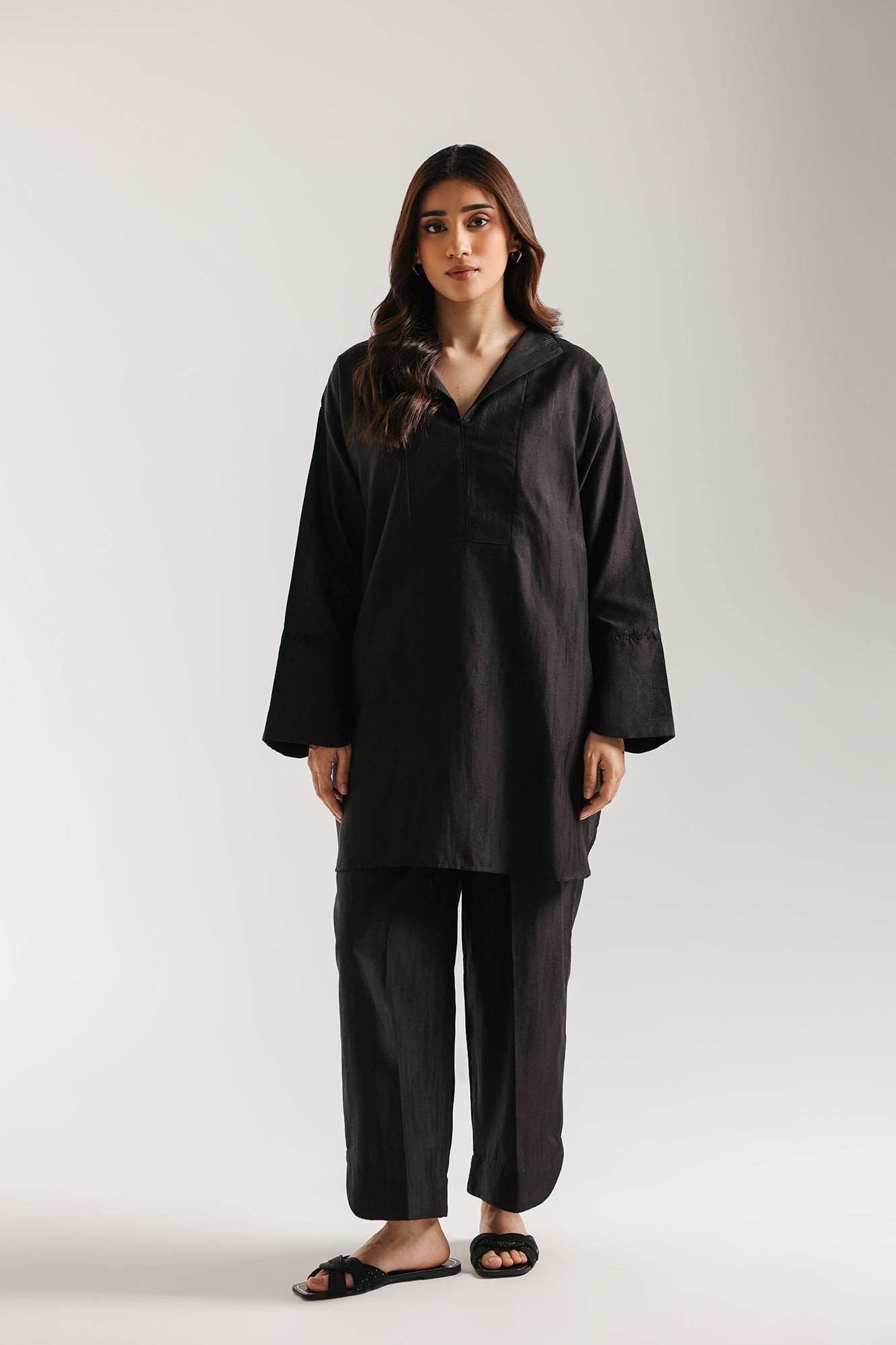 EMBROIDERED SUIT (E4082/103/621)
